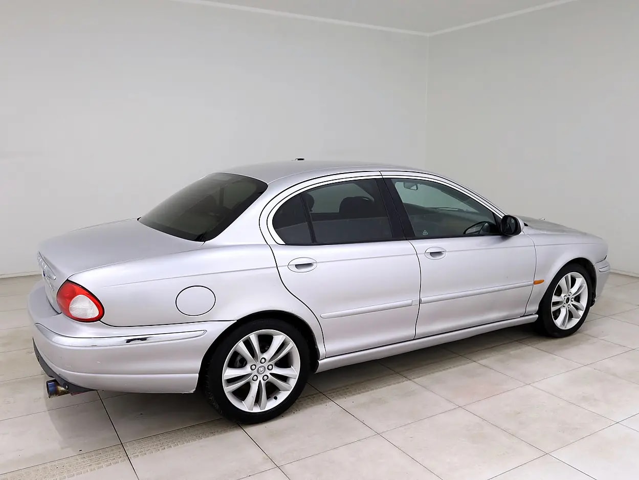 Jaguar X-Type