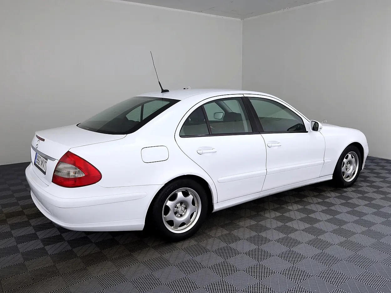 Mercedes-Benz E 200