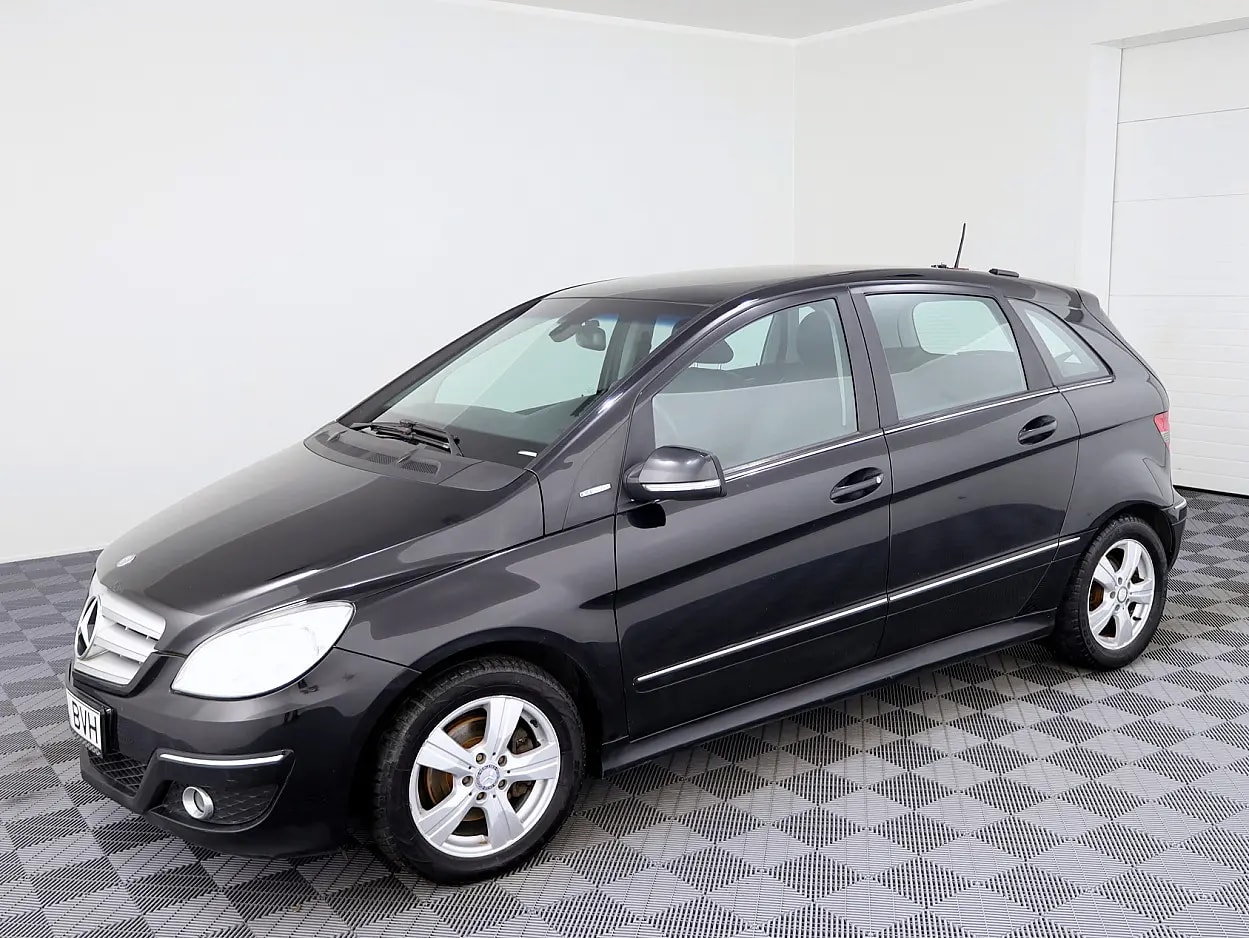 Mercedes-Benz B 180
