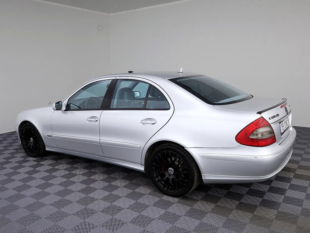 Mercedes-Benz E 320