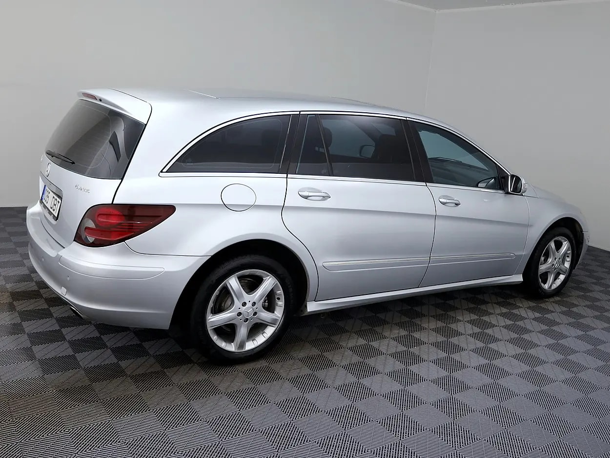 Mercedes-Benz R 320