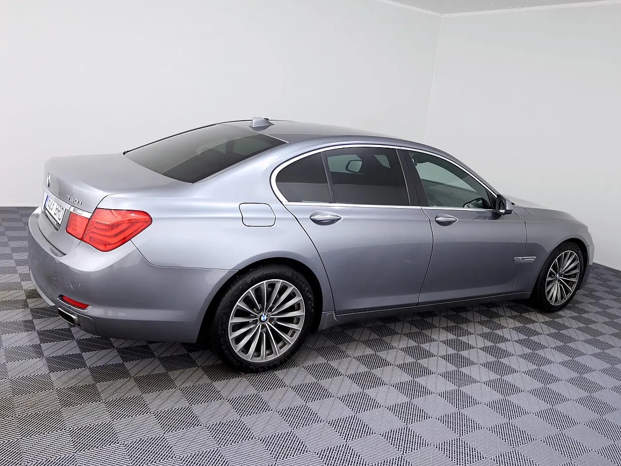 BMW 750