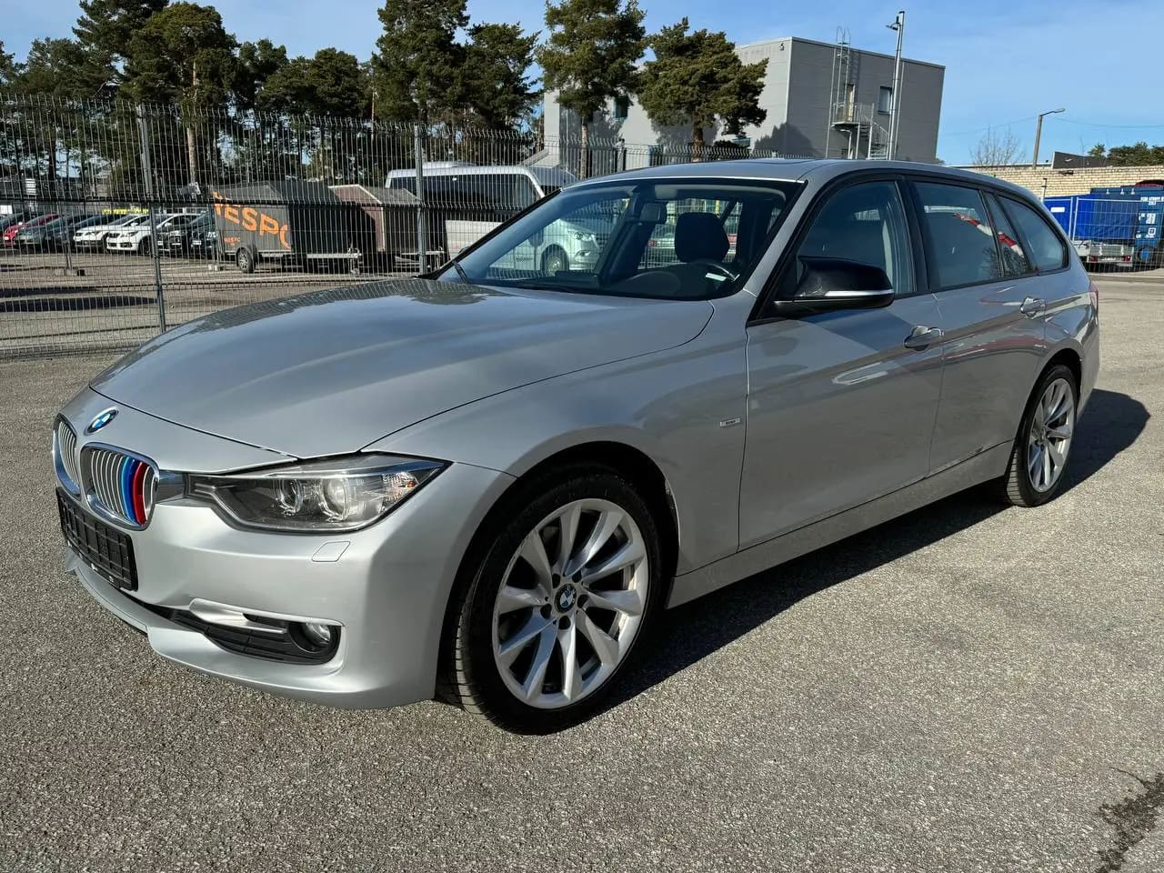 BMW 320