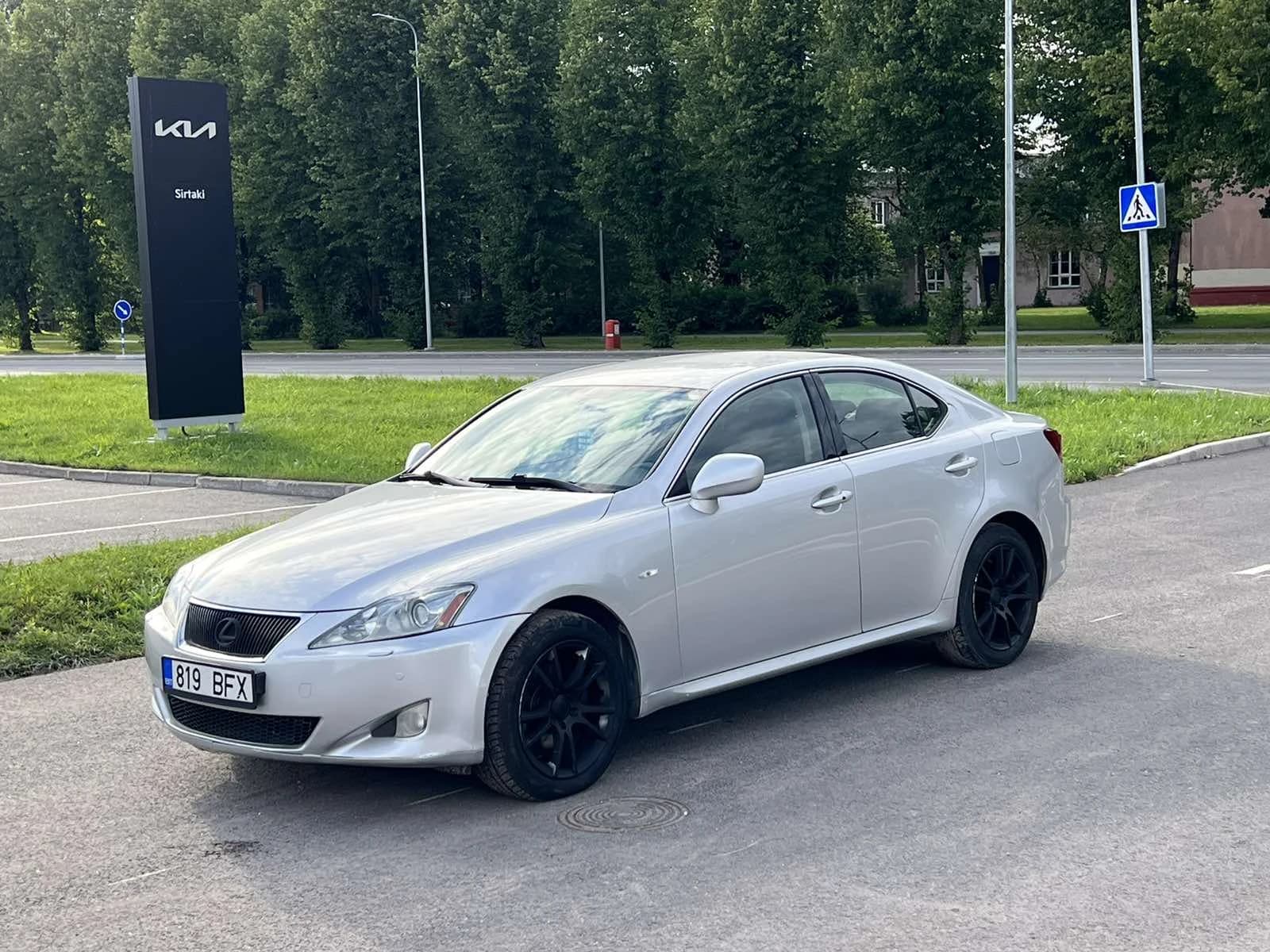 Lexus IS 220