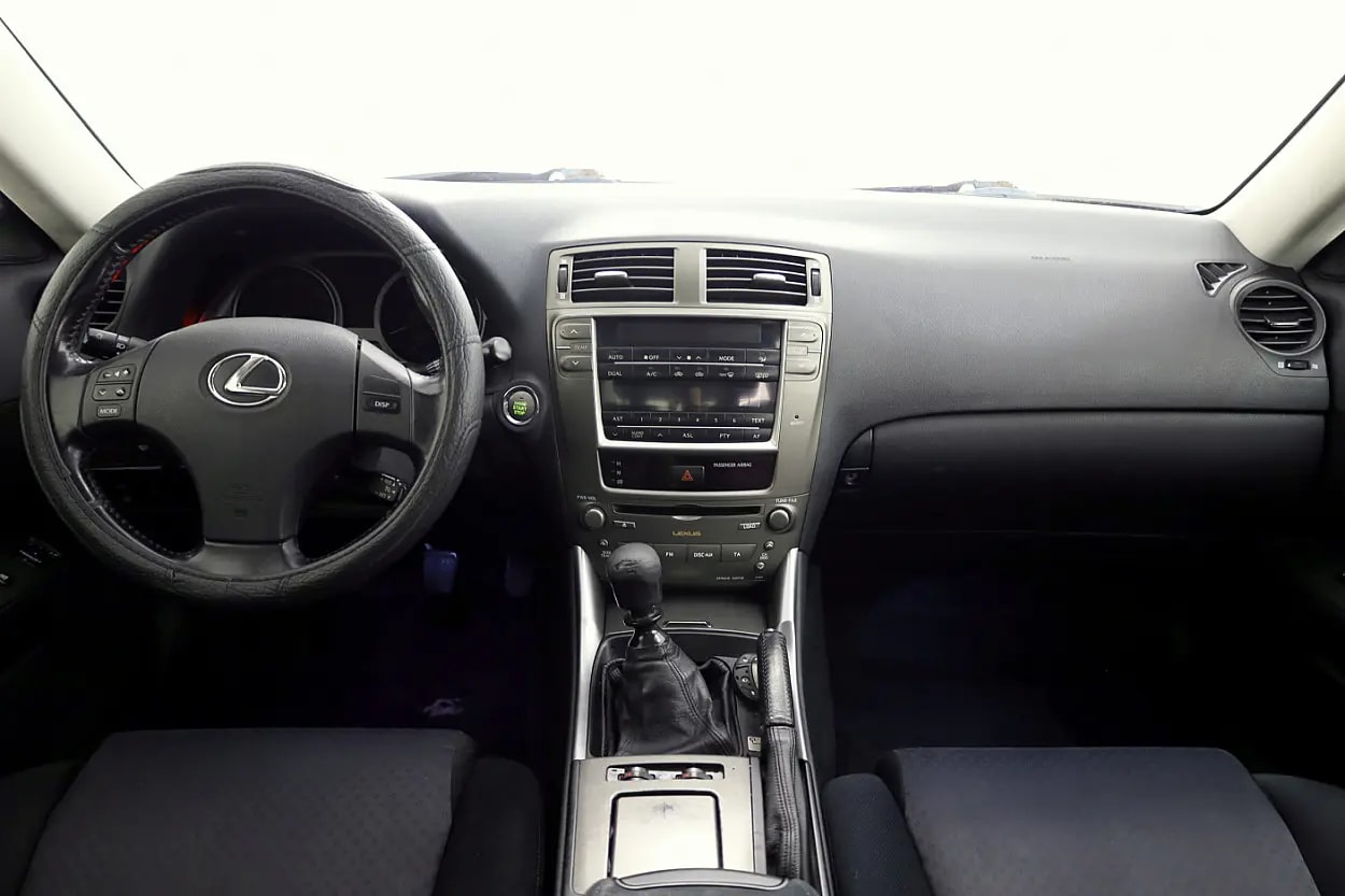 Lexus IS 220