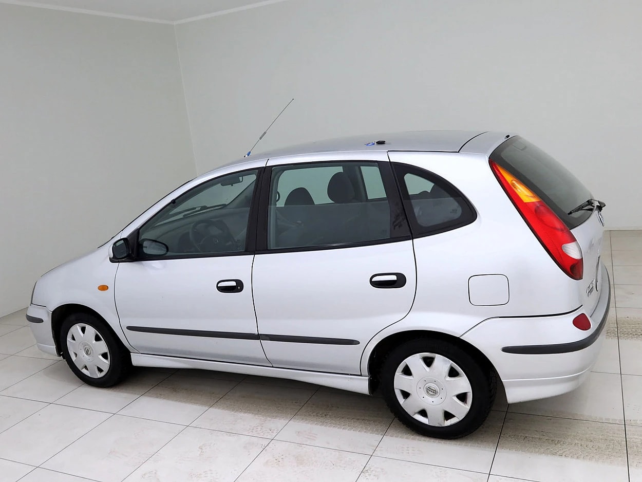 Nissan Almera Tino