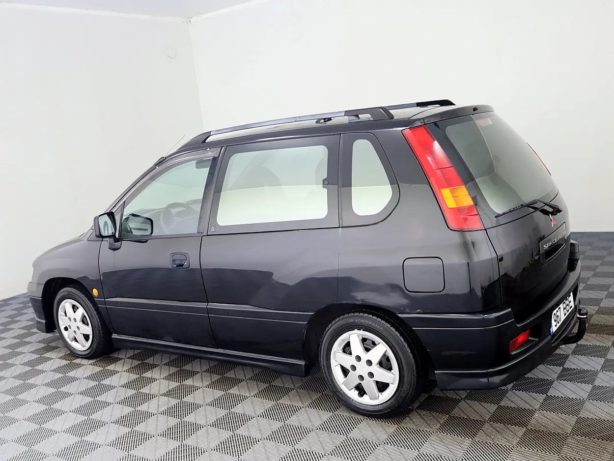 Mitsubishi Space Runner