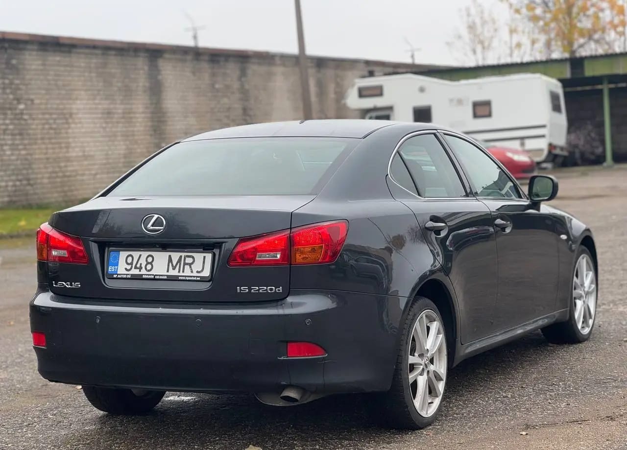 Lexus IS 220