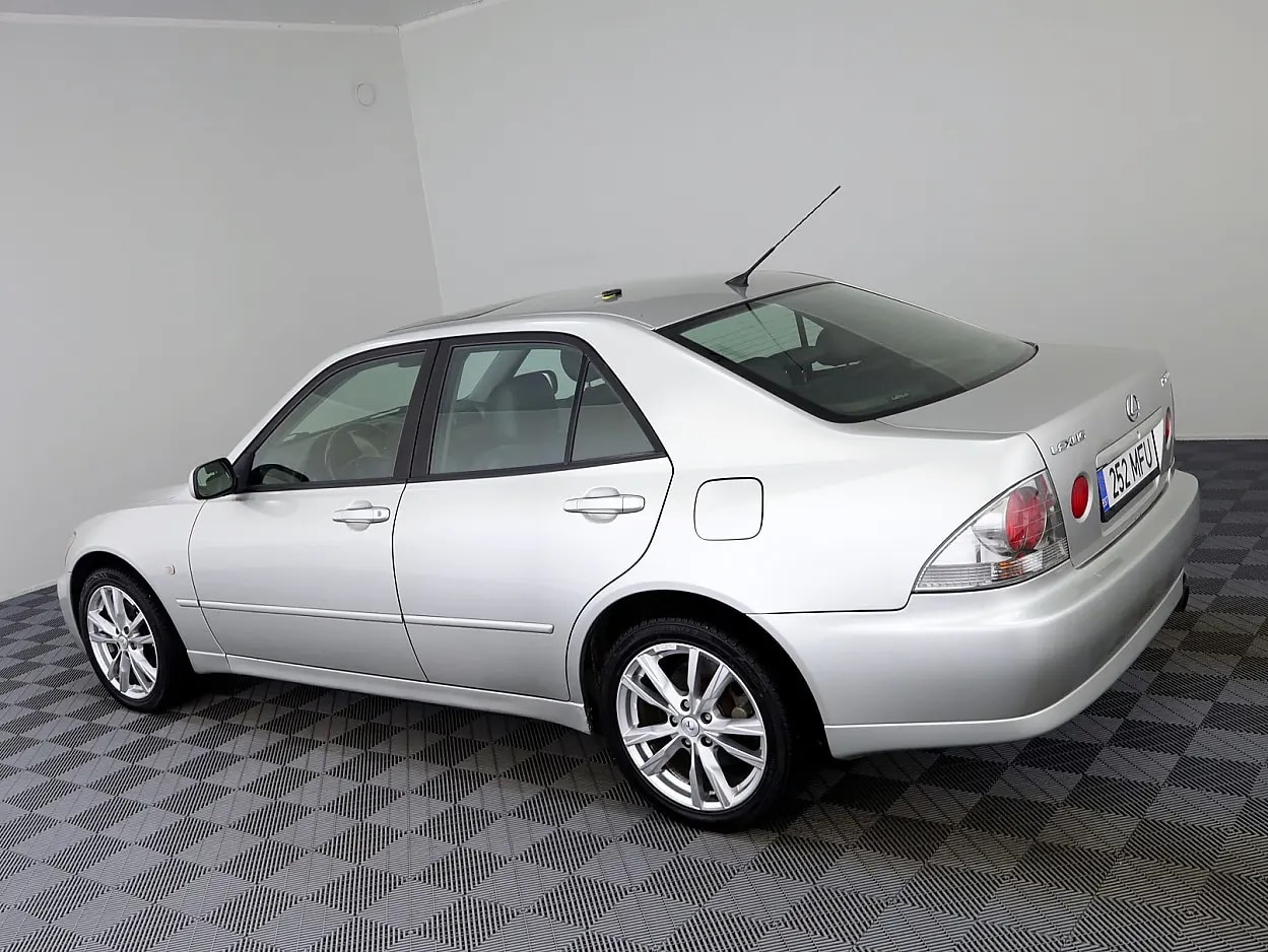 Lexus IS 200