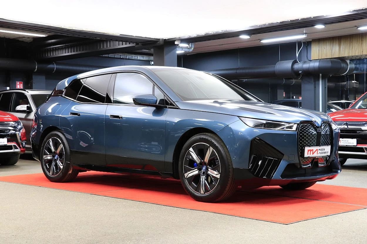 BMW iX