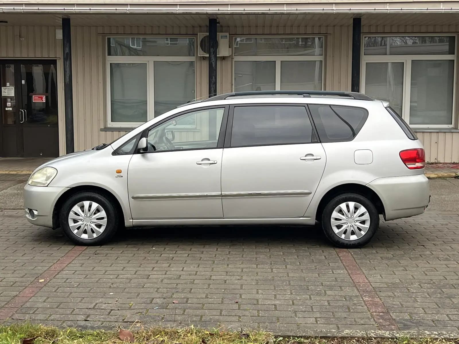 Toyota Avensis Verso