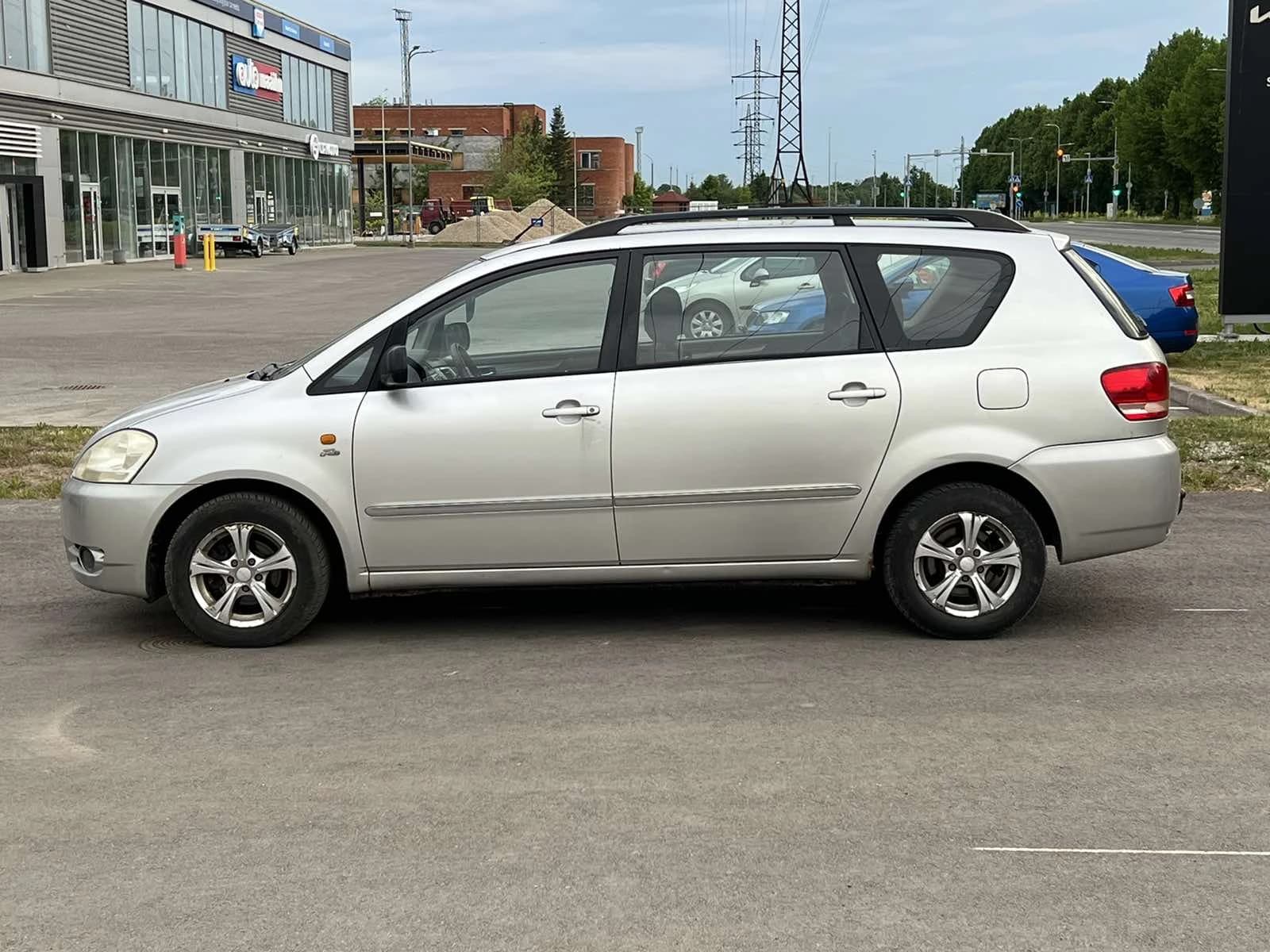 Toyota Avensis Verso