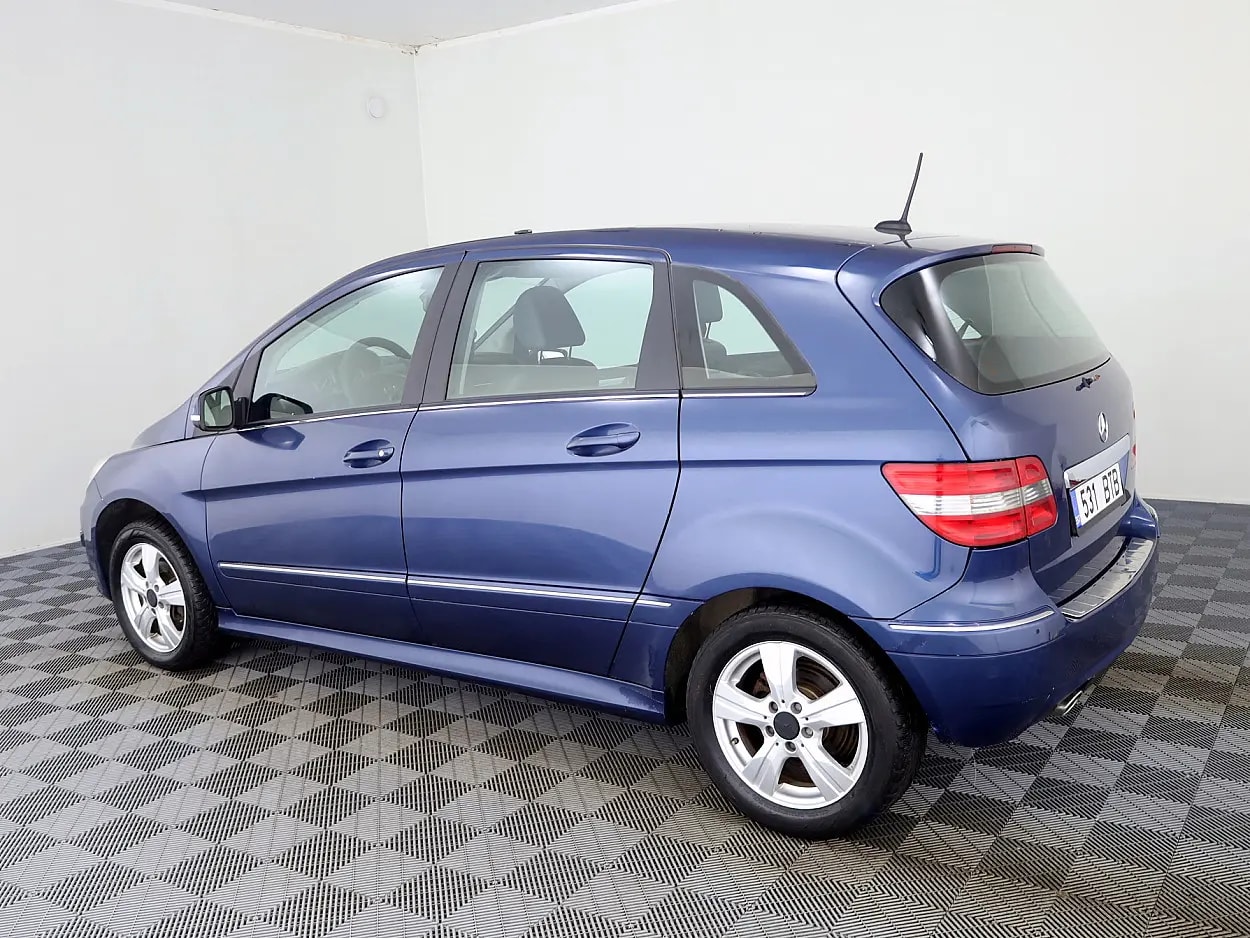 Mercedes-Benz B 180