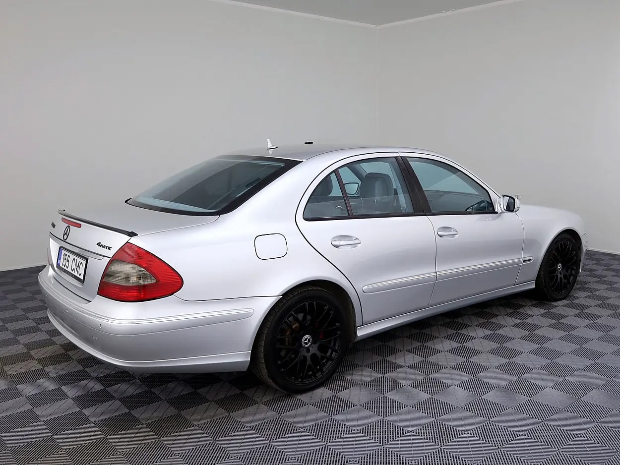 Mercedes-Benz E 320