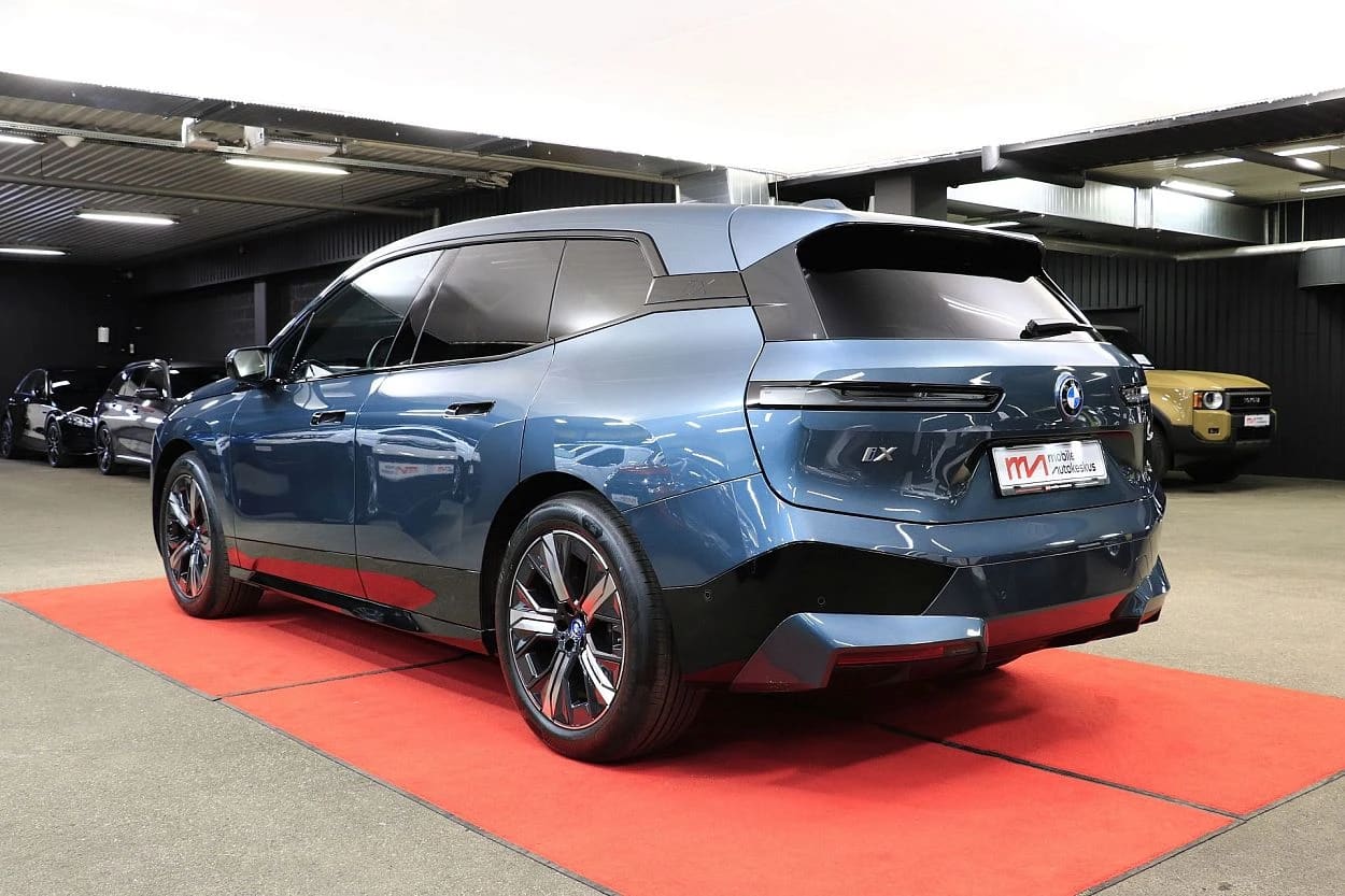 BMW iX