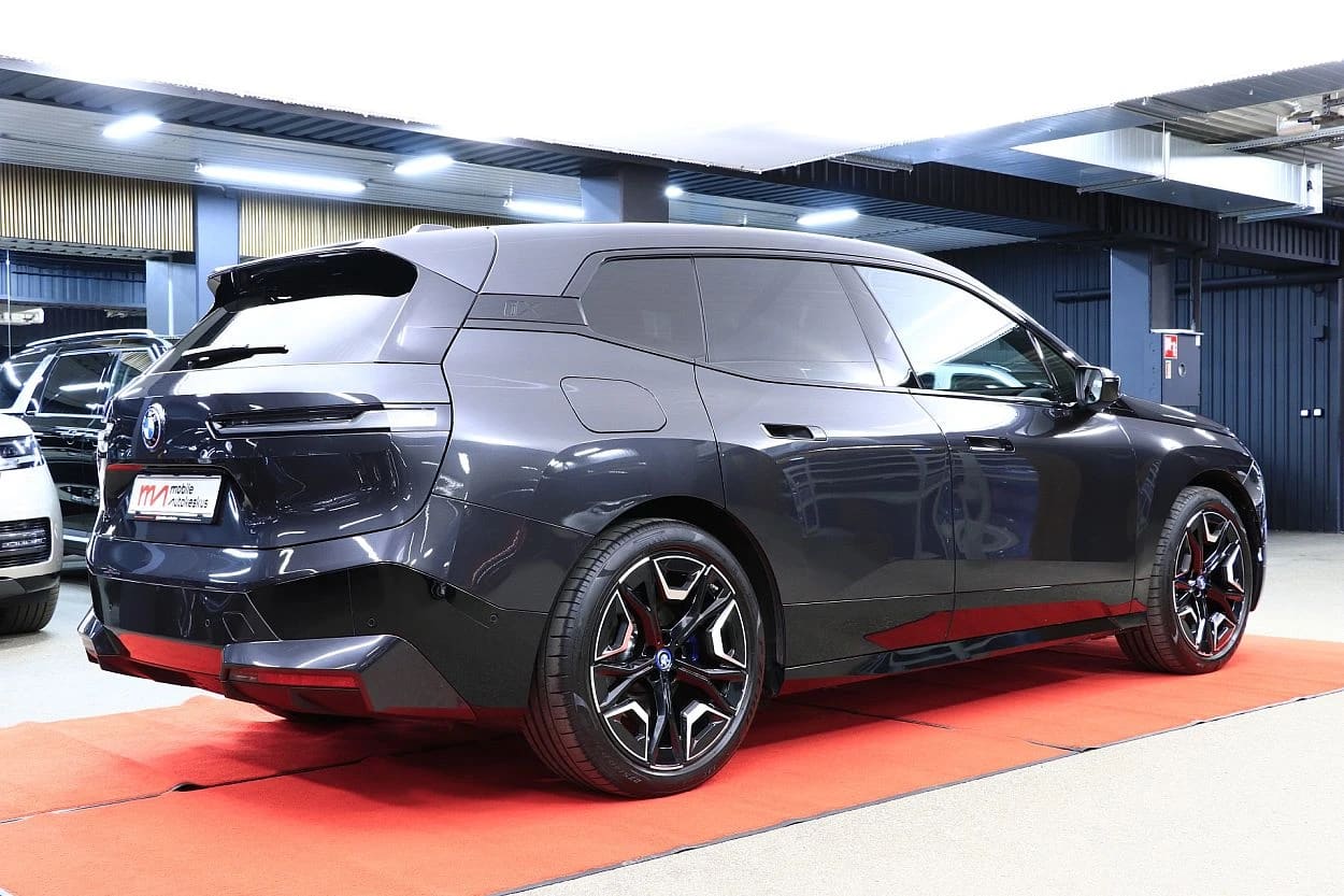 BMW iX