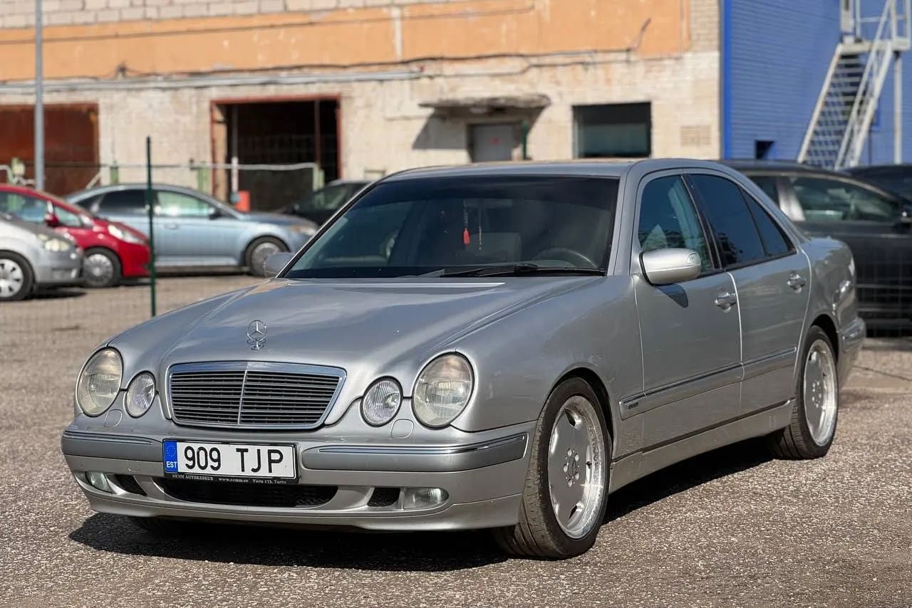 Mercedes-Benz E 320