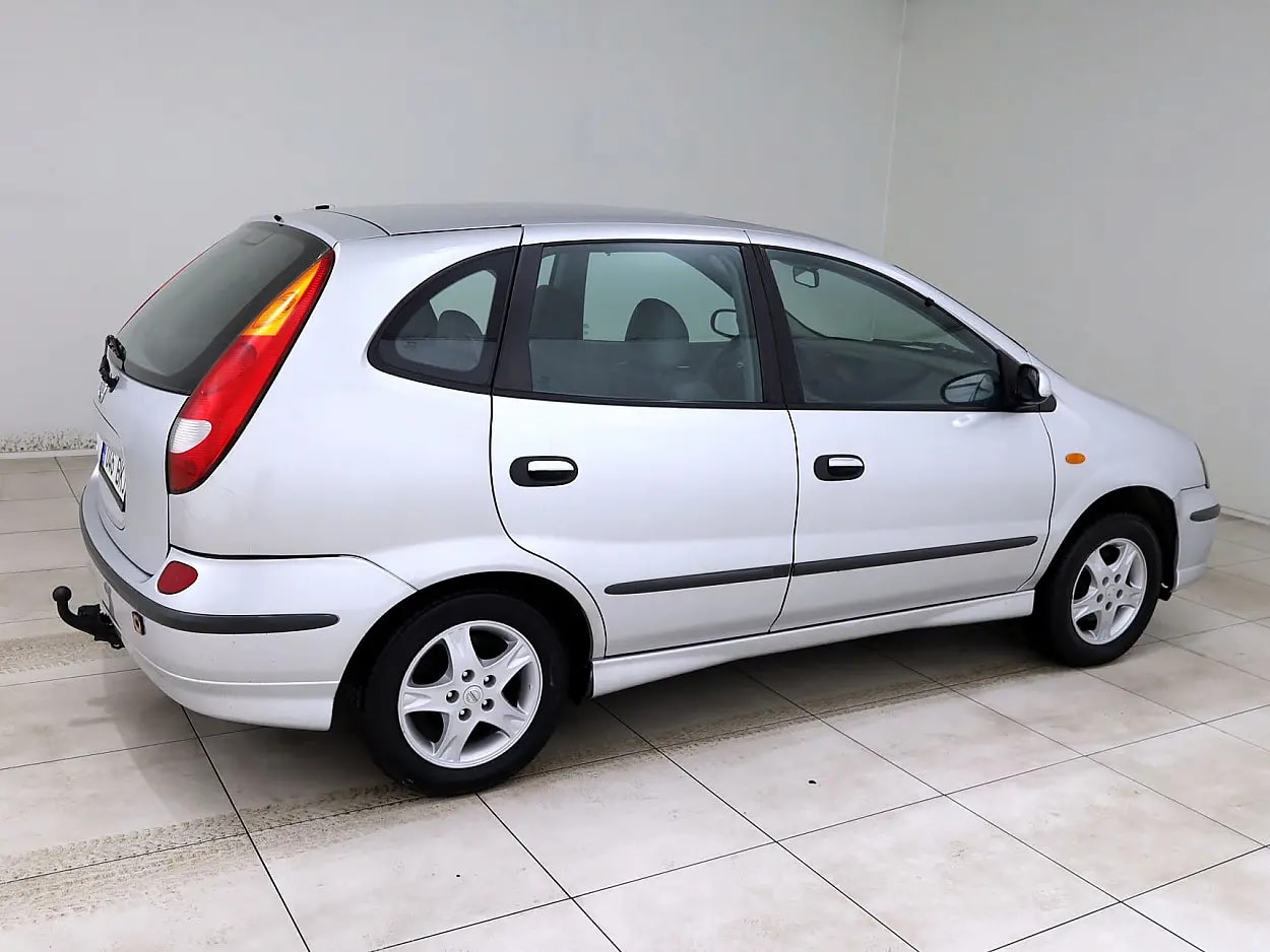 Nissan Almera Tino