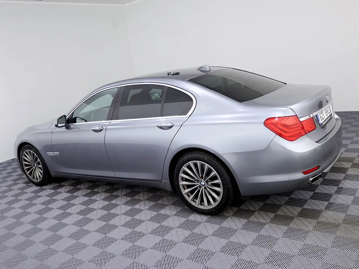 BMW 750