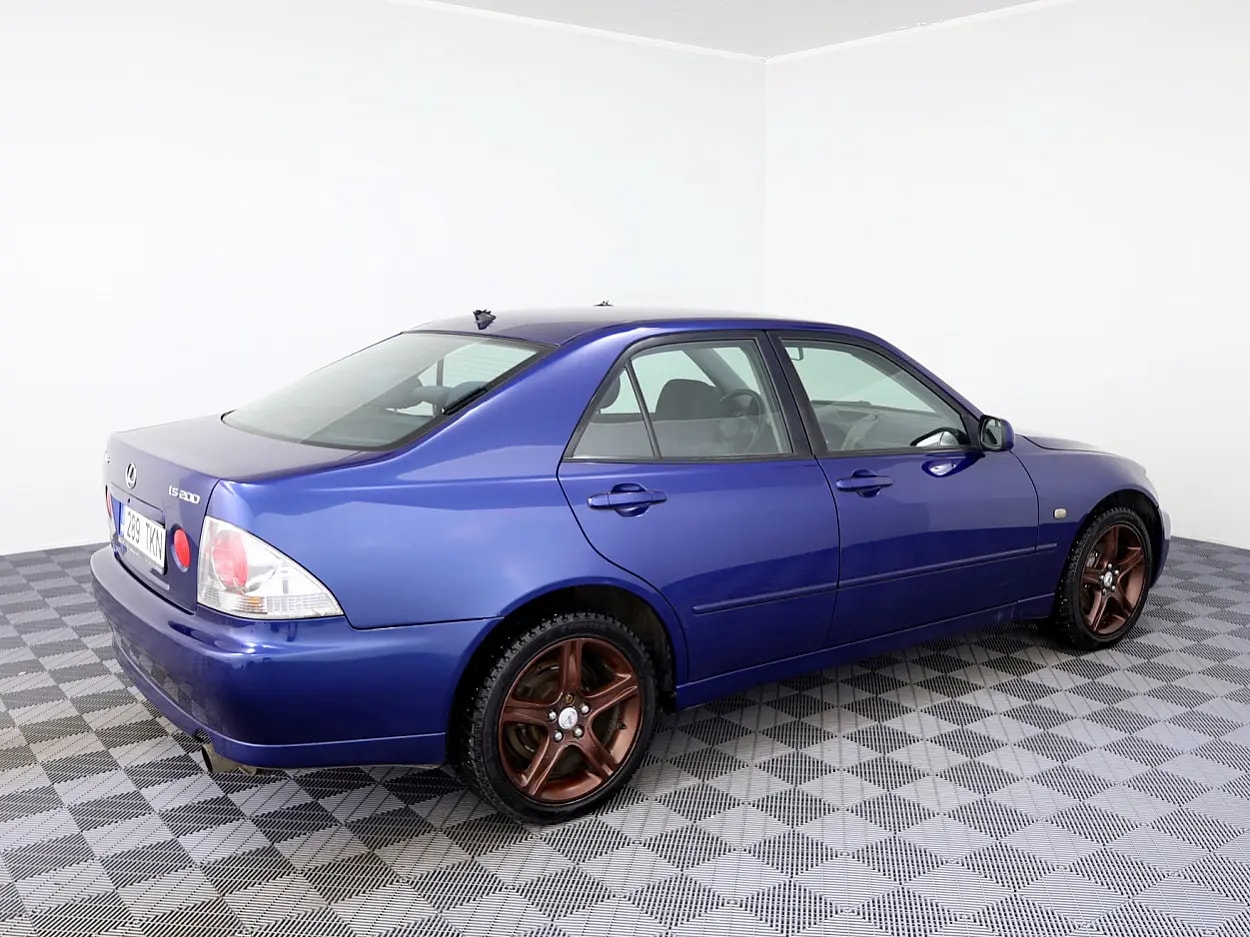 Lexus IS 200