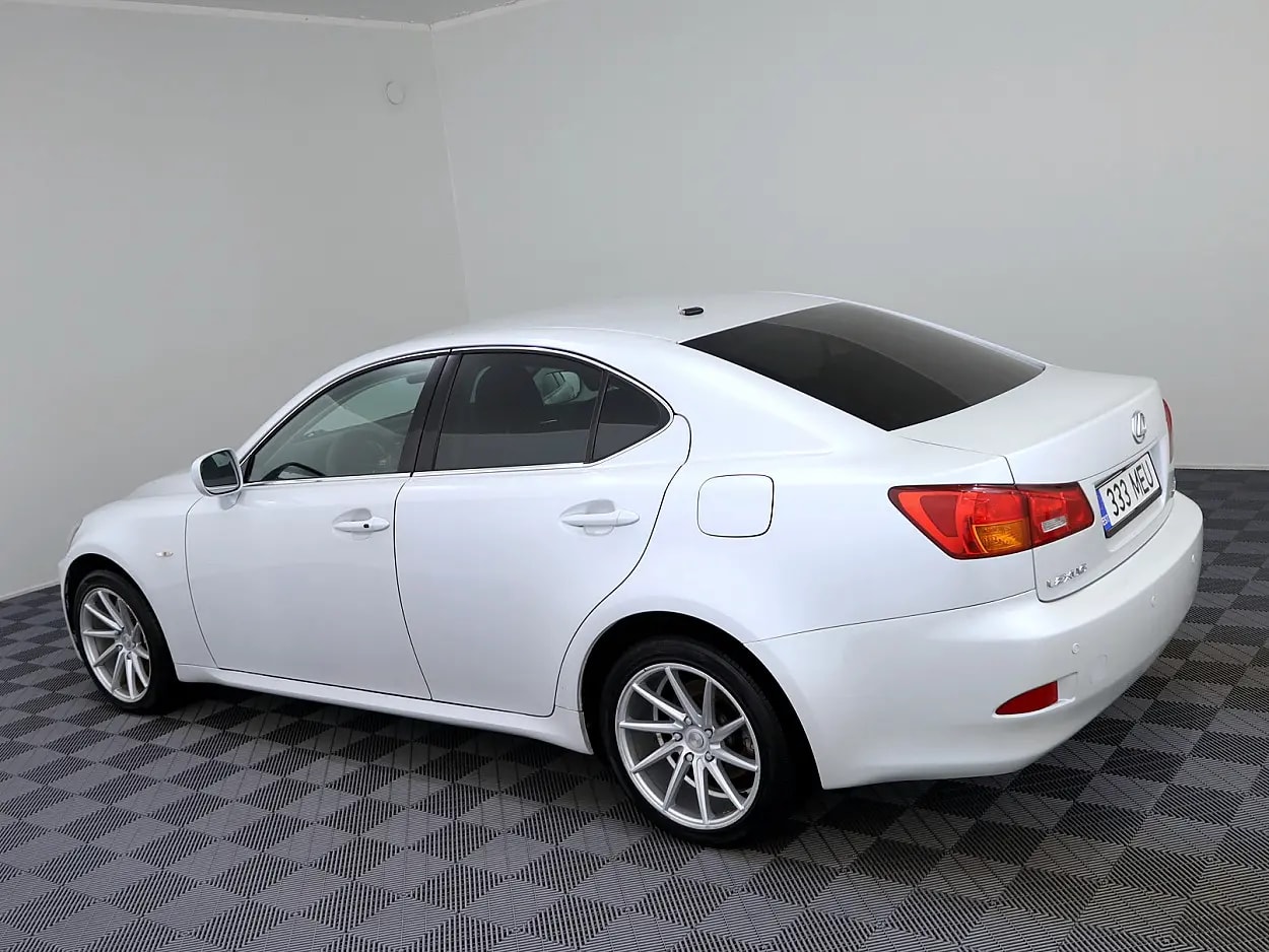 Lexus IS 220