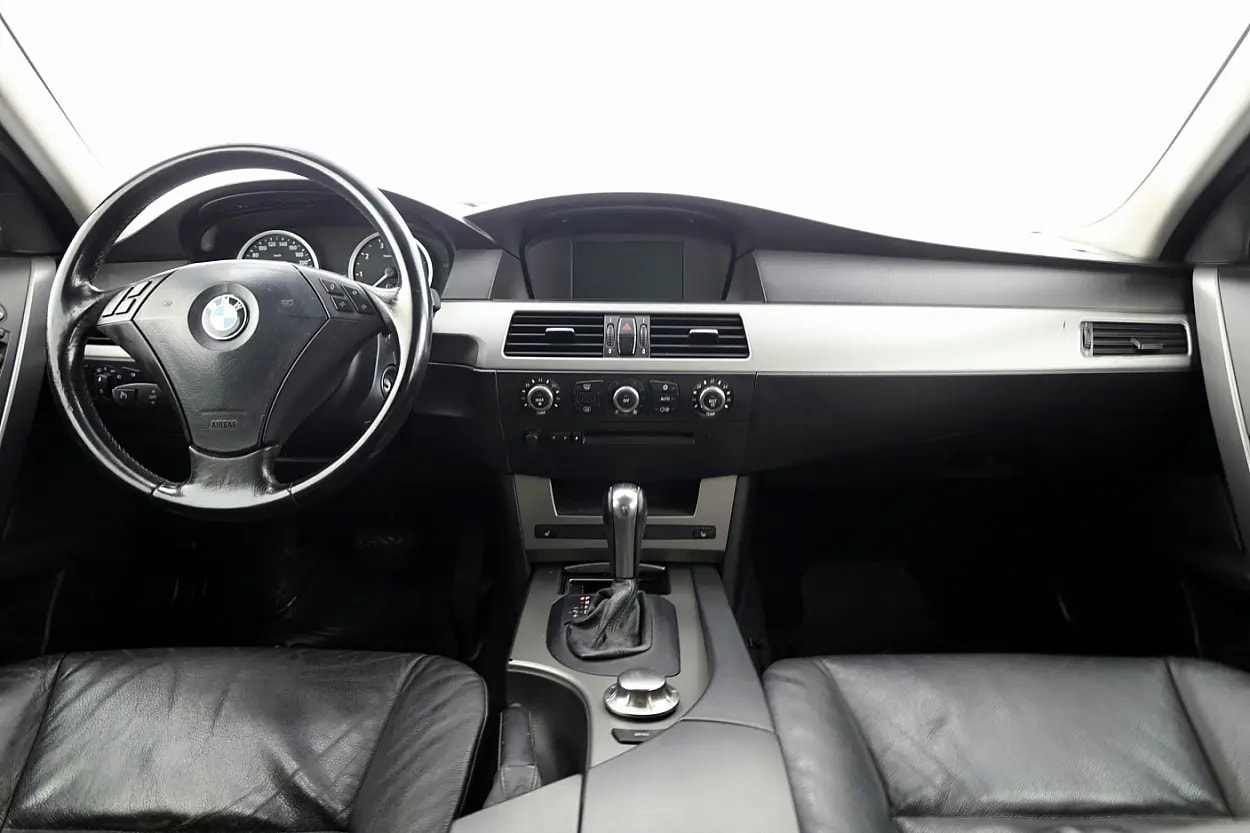 BMW 523
