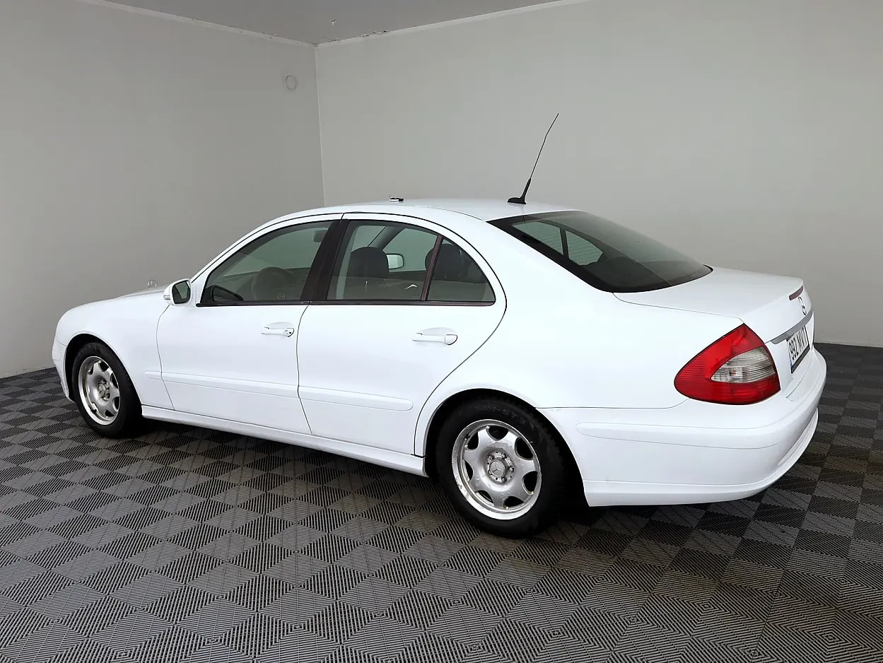 Mercedes-Benz E 200