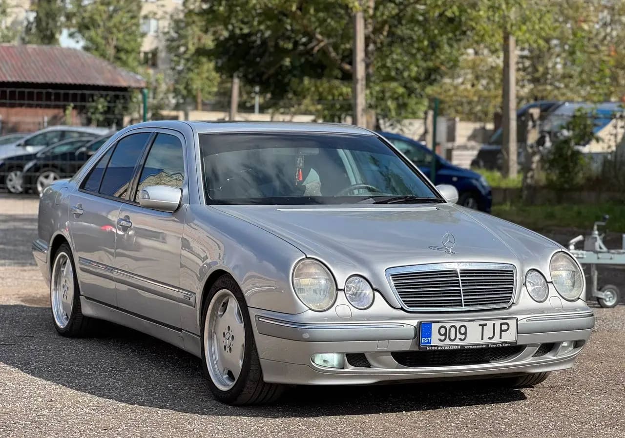 Mercedes-Benz E 320