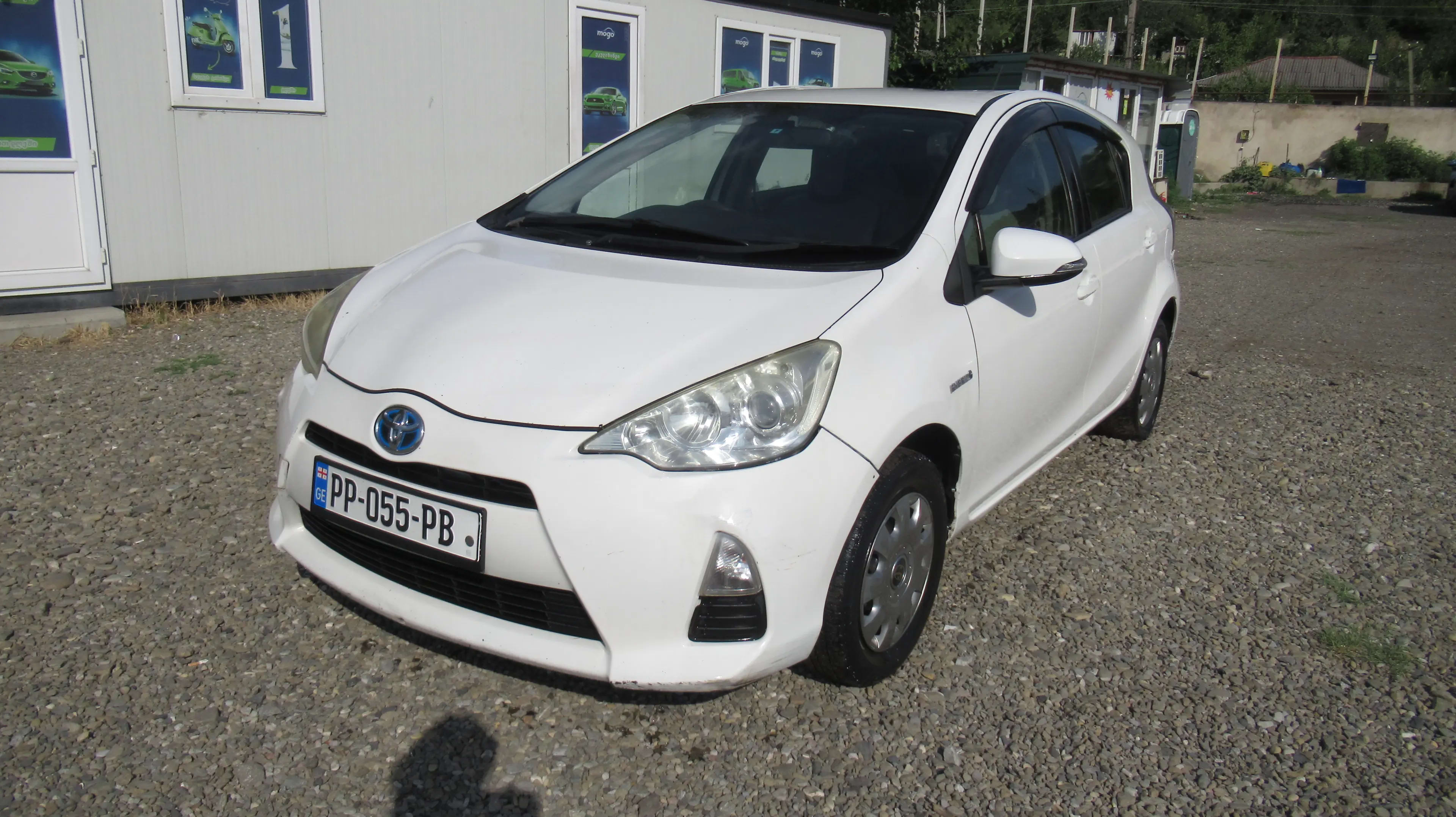 Toyota Aqua / Prius c