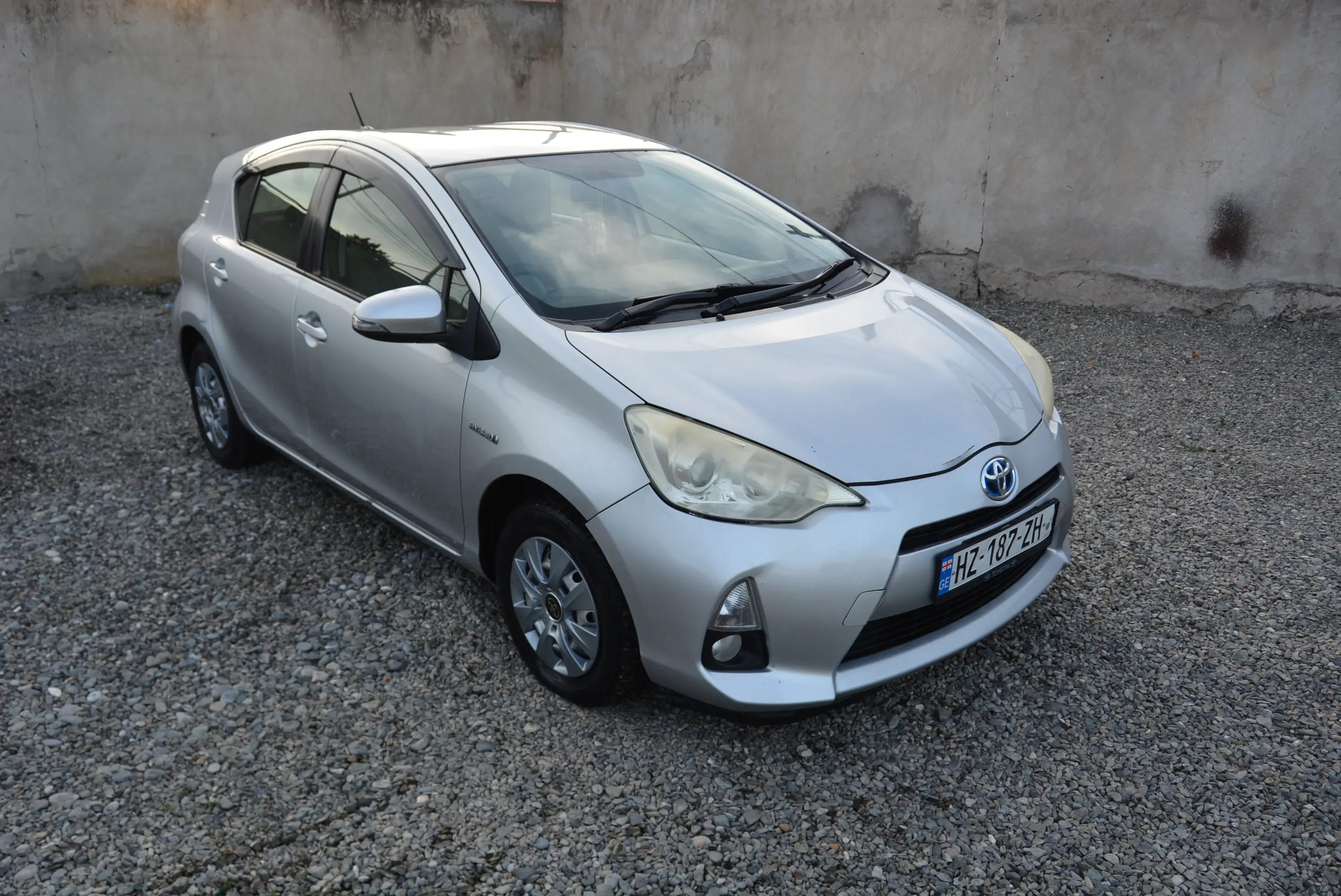Toyota Aqua / Prius c