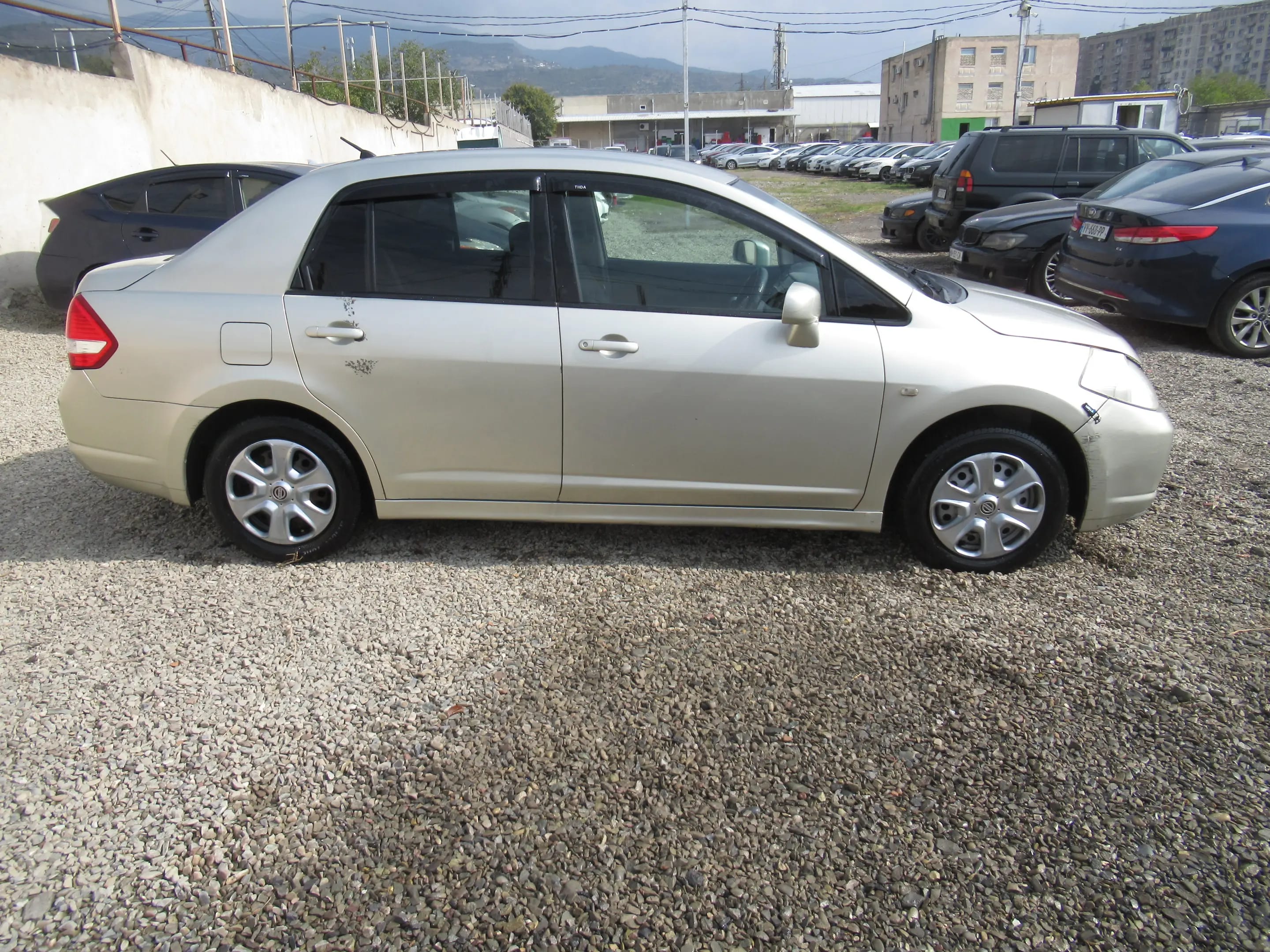 Nissan Tiida