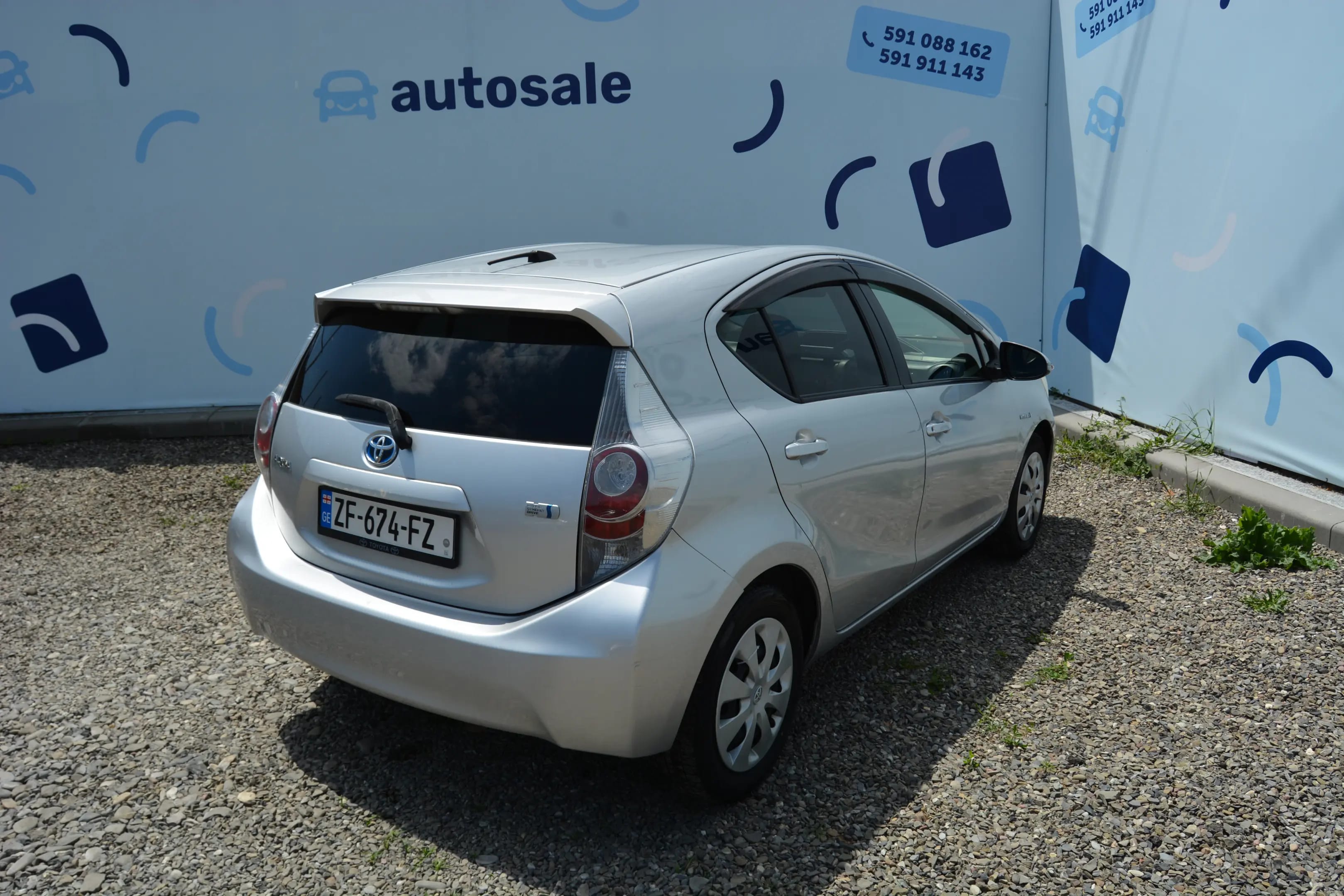Toyota Aqua / Prius c