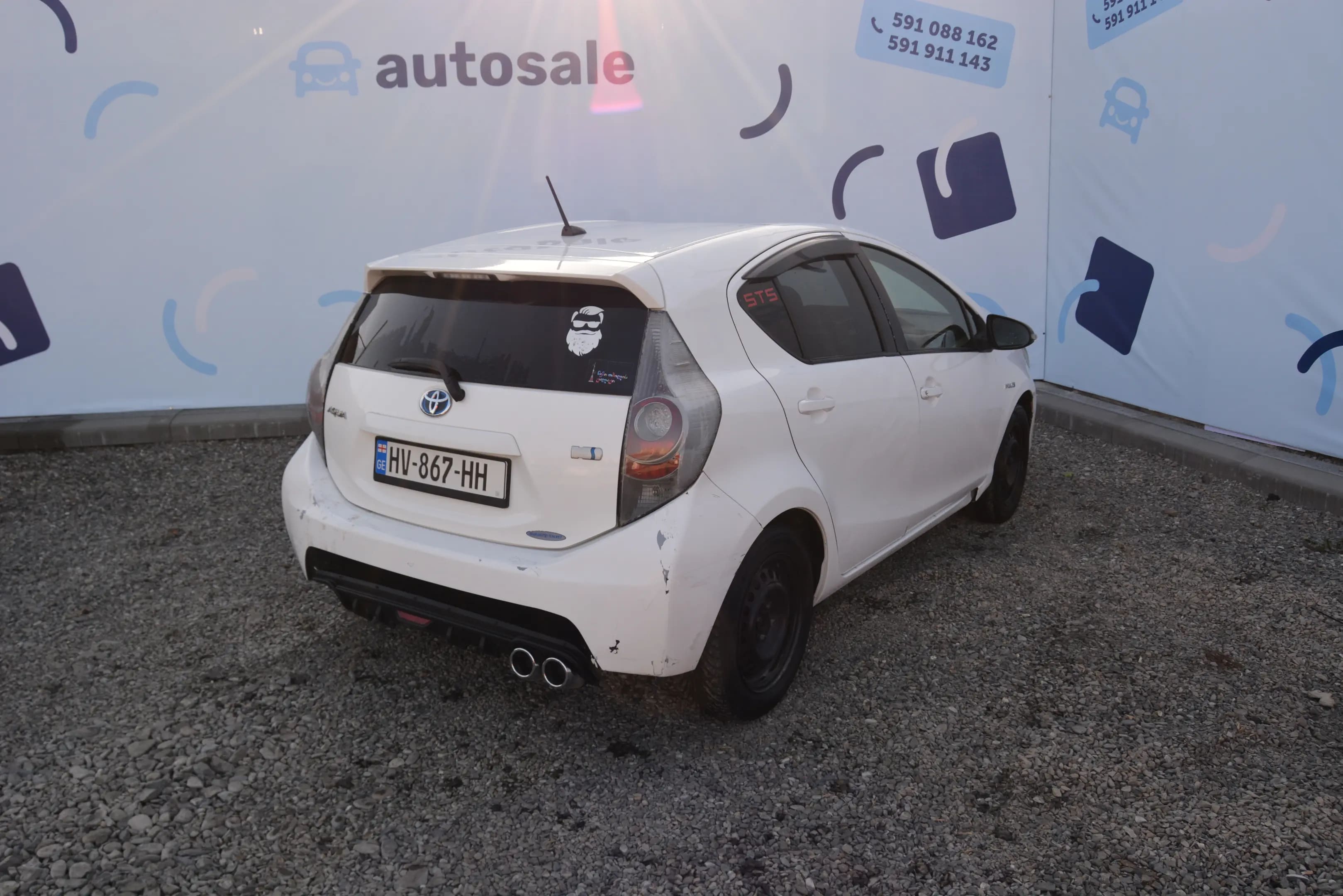 Toyota Aqua / Prius c