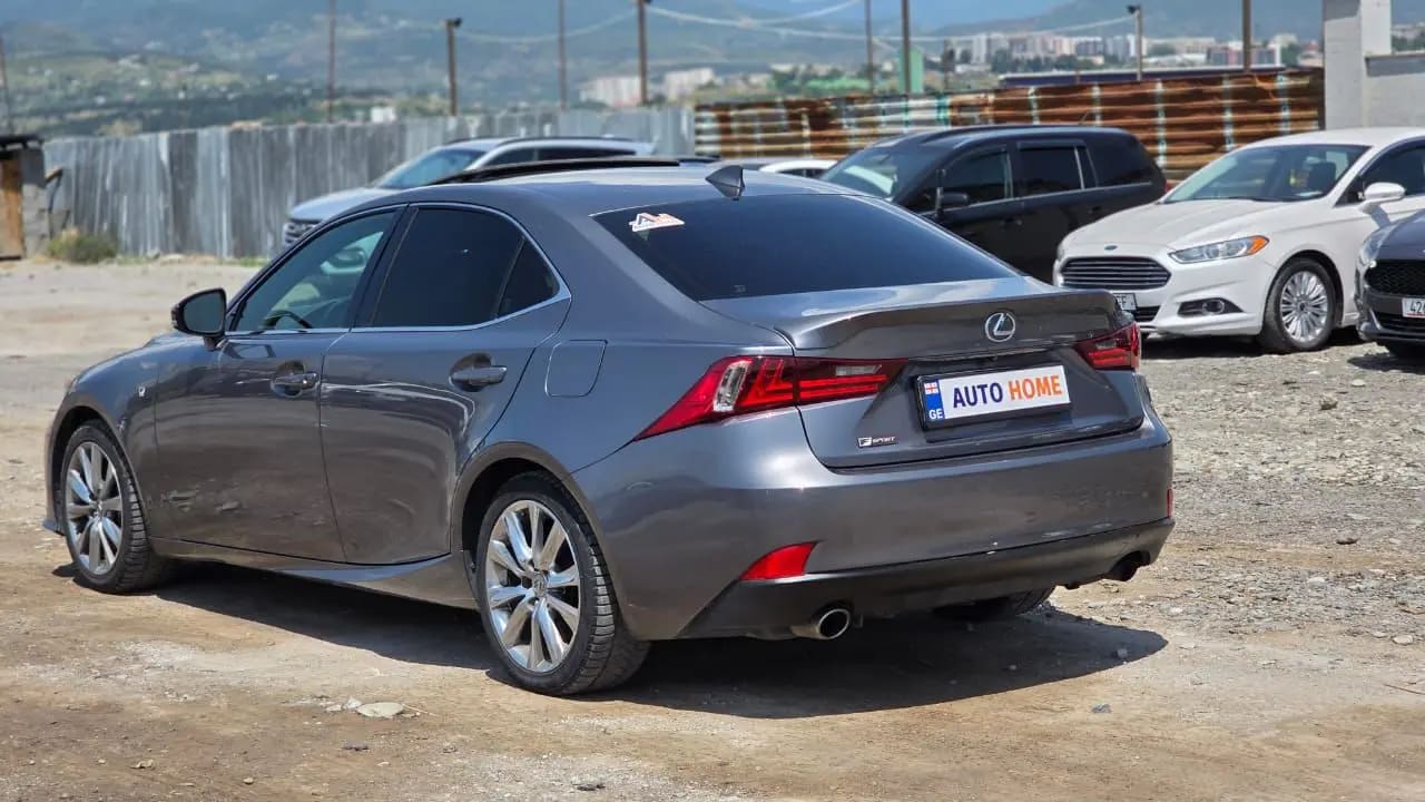 Lexus IS 200