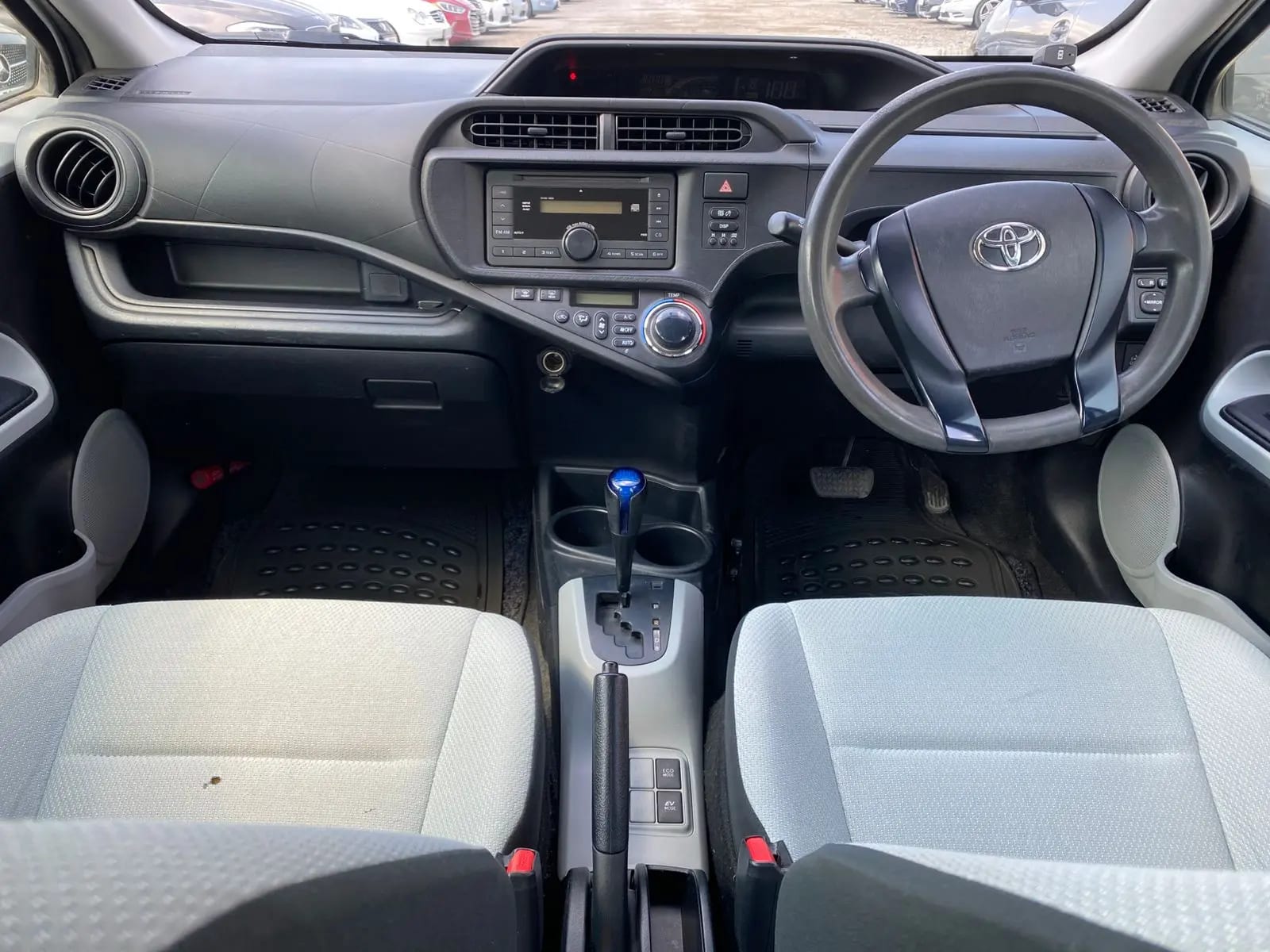 Toyota Aqua / Prius c