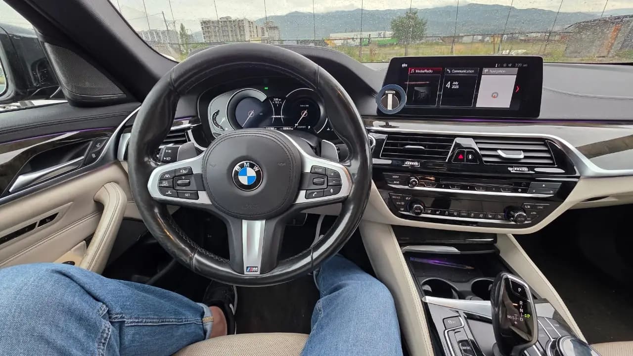 BMW M550