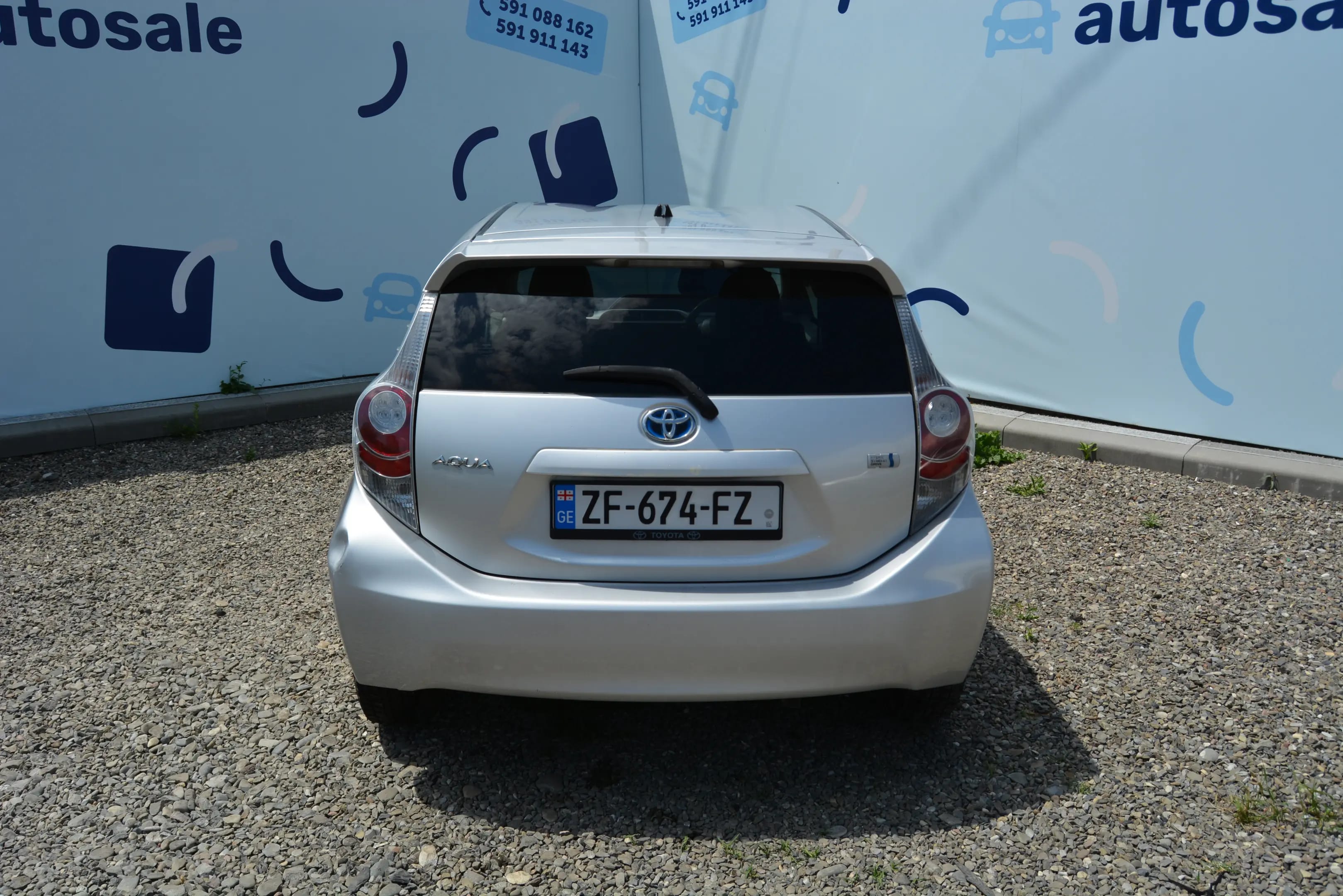Toyota Aqua / Prius c