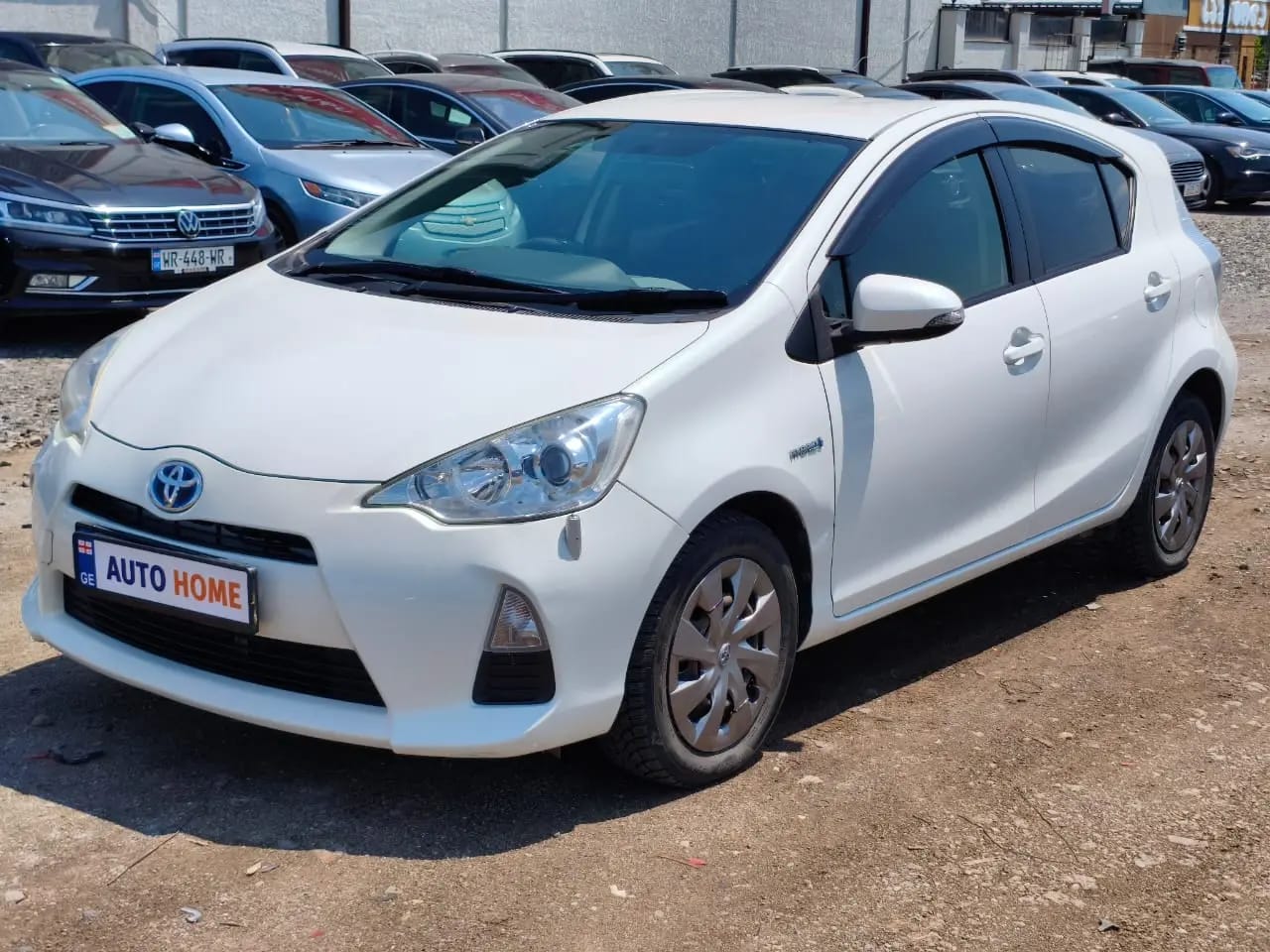 Toyota Aqua / Prius c
