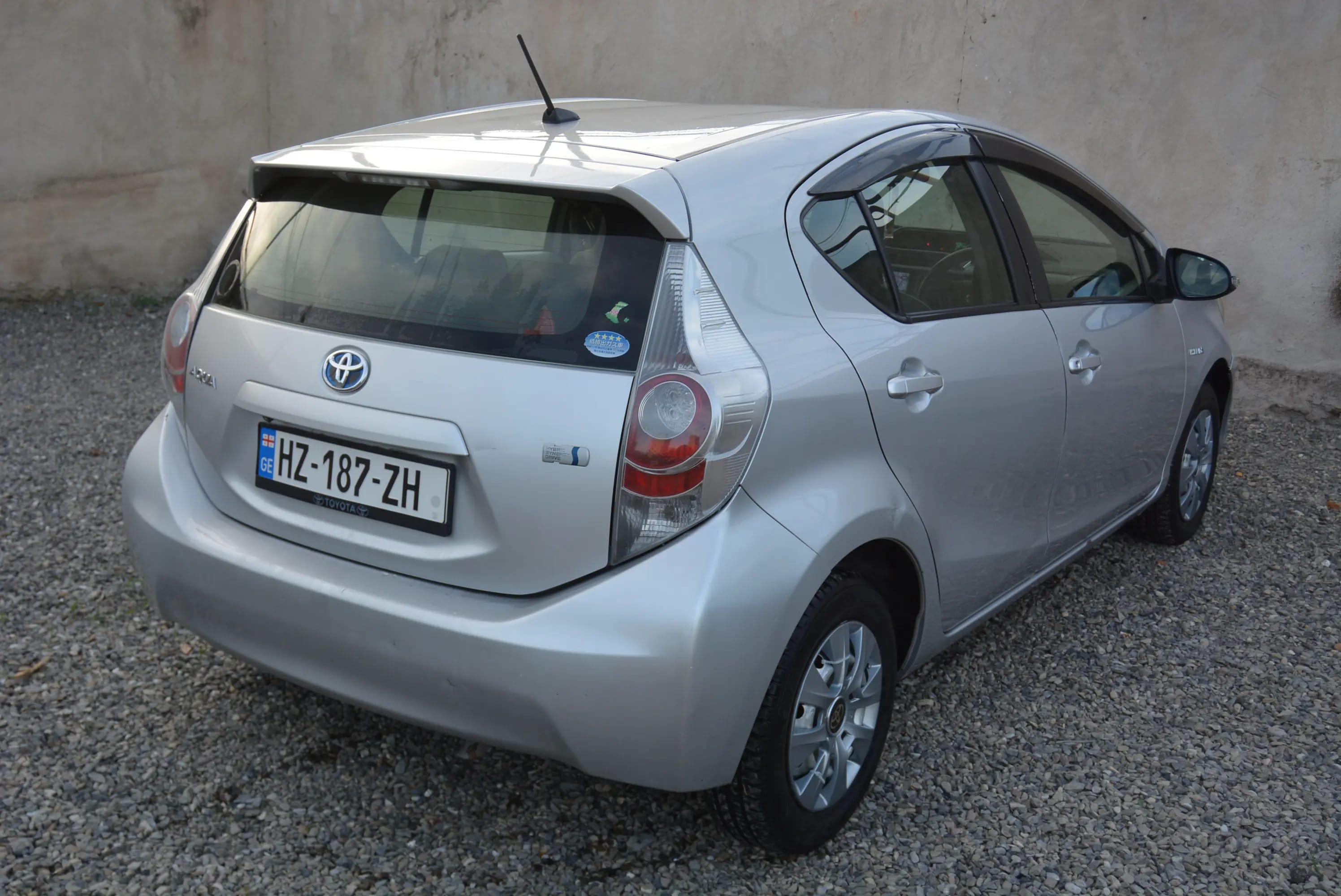 Toyota Aqua / Prius c