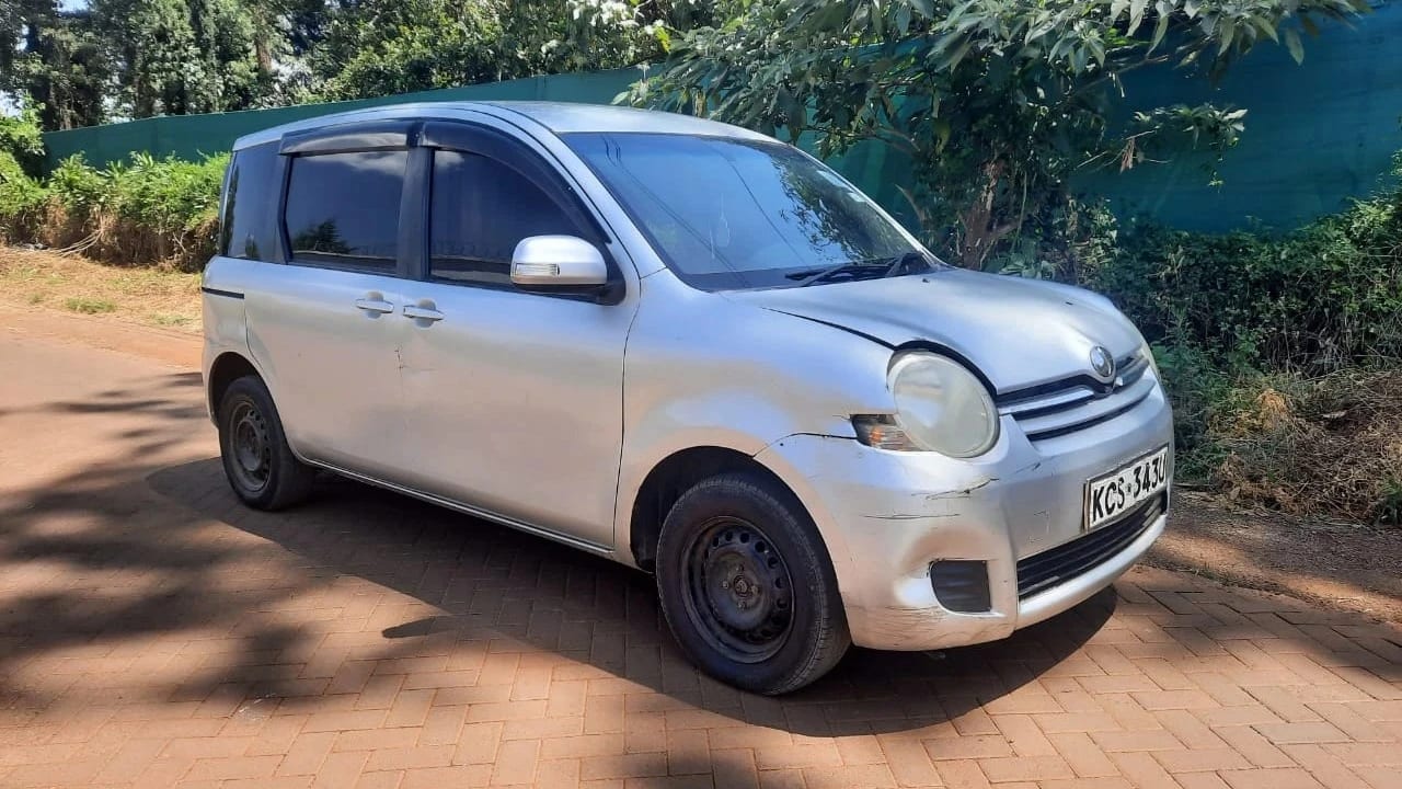 Toyota Sienta