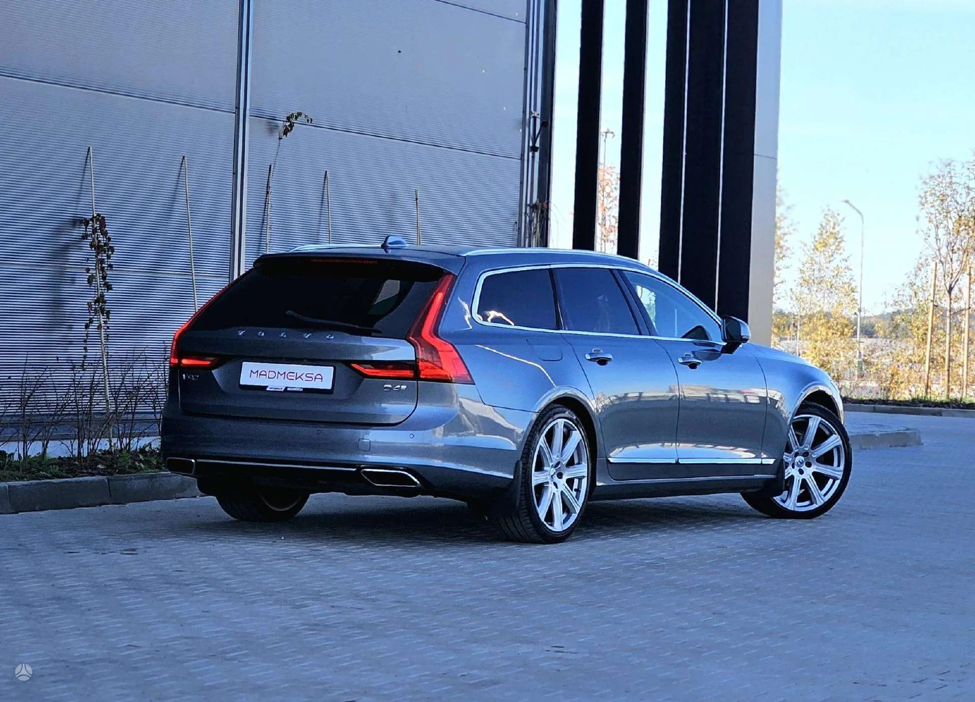 Volvo V90