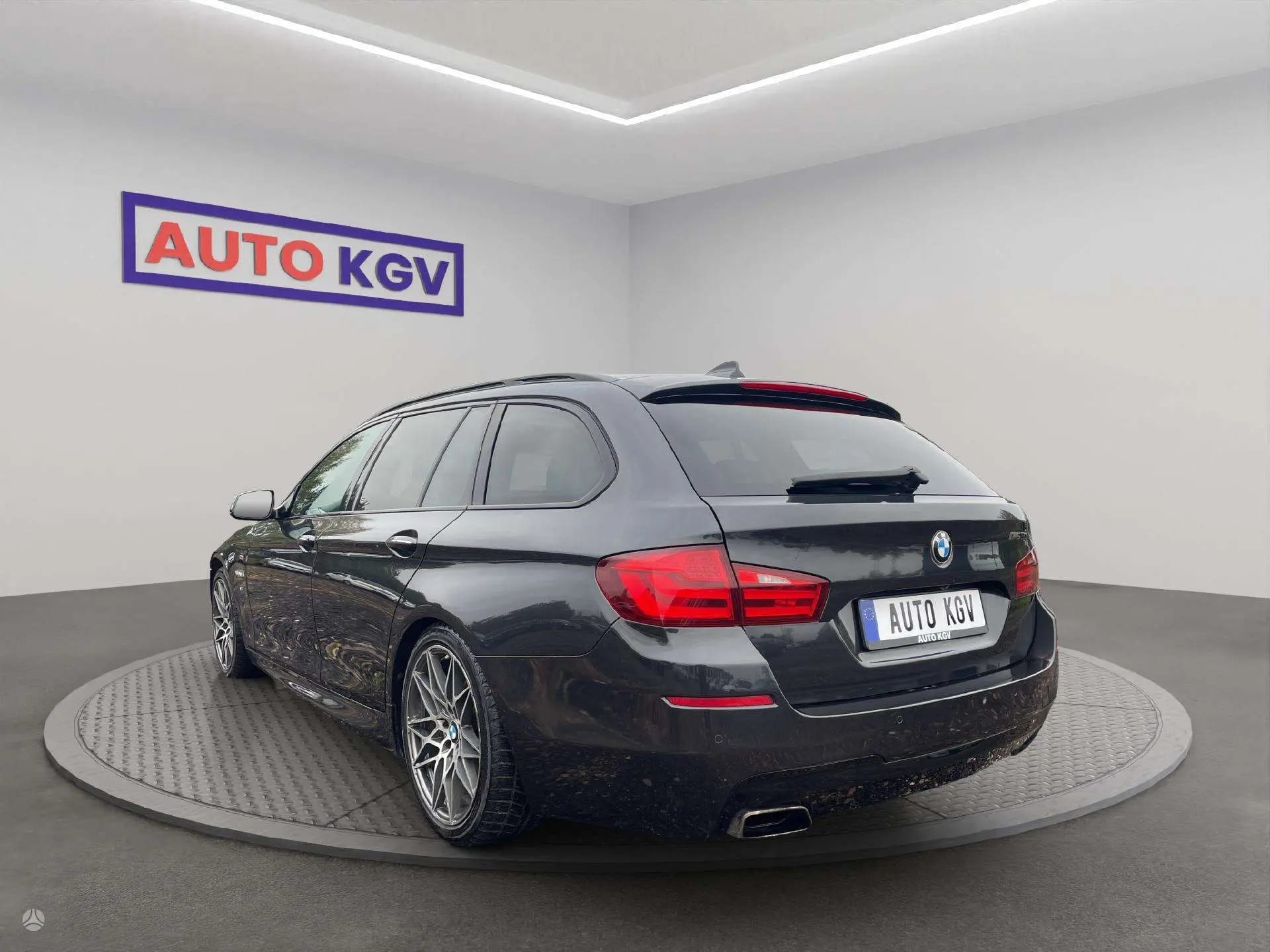 BMW M550
