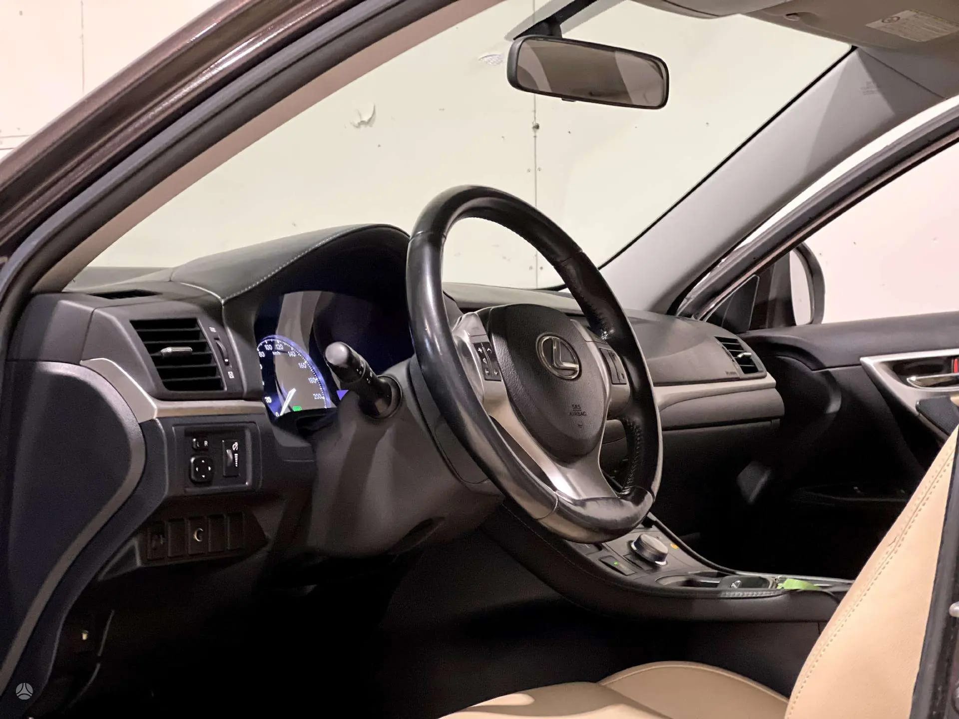 Lexus CT 200h