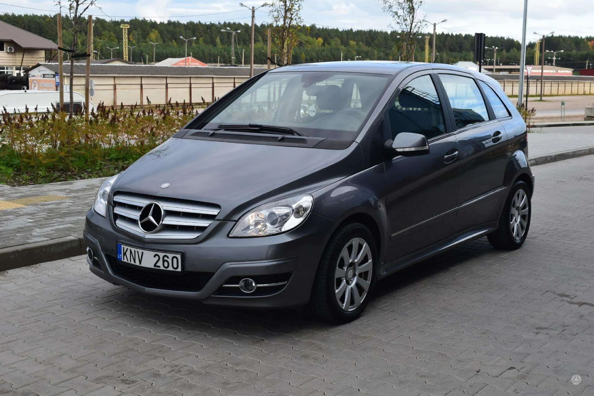 Mercedes-Benz B 180