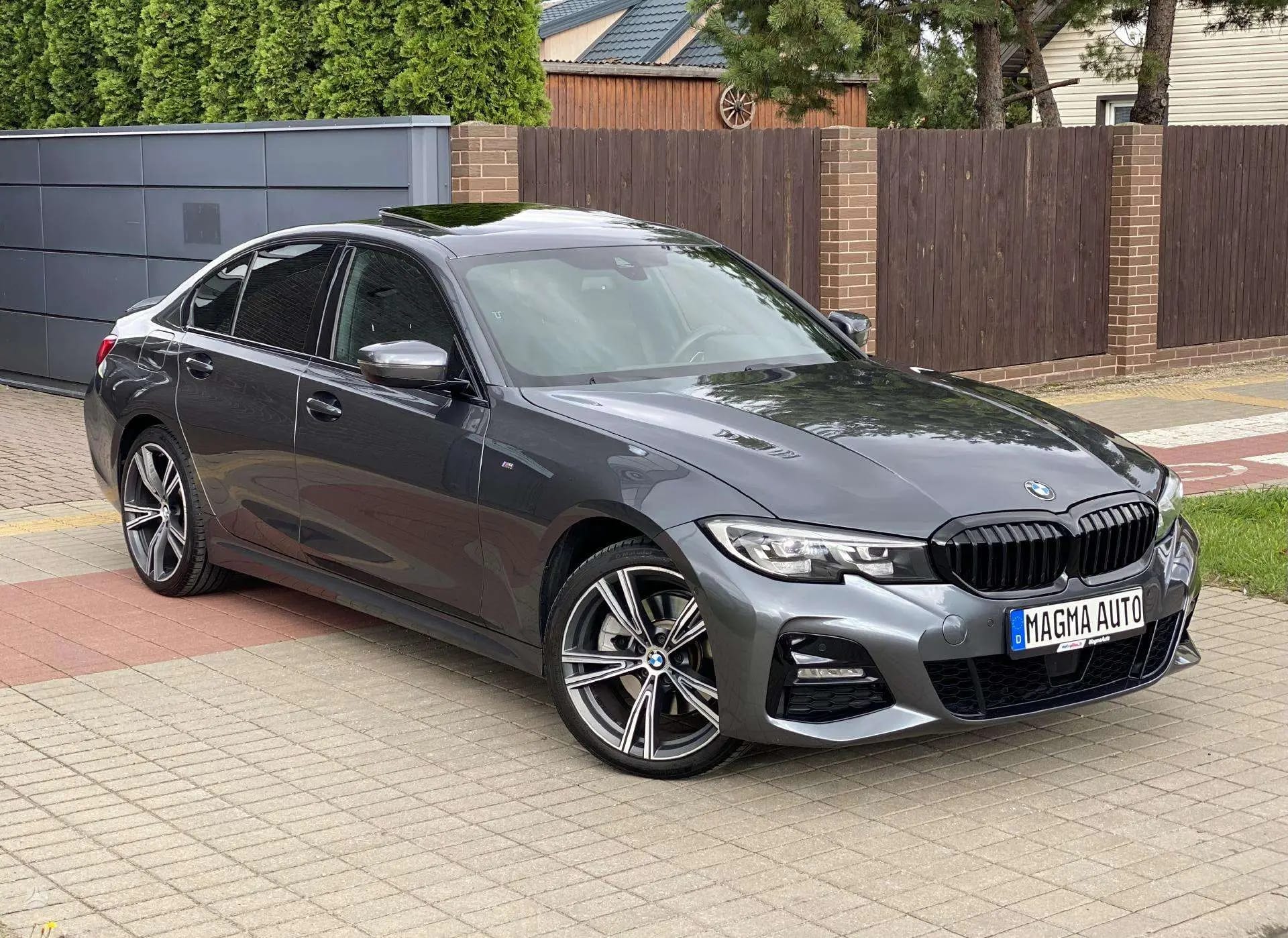 BMW 330