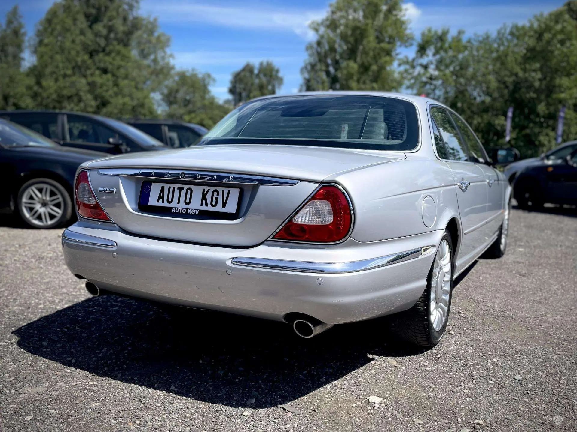 Jaguar XJ