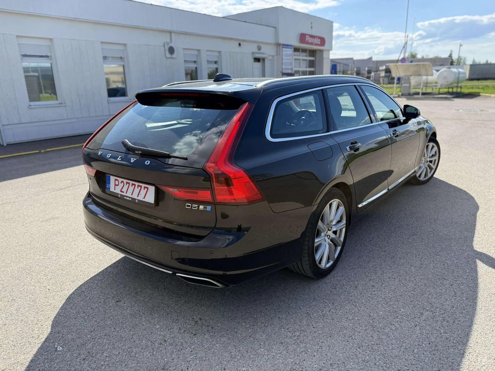 Volvo V90