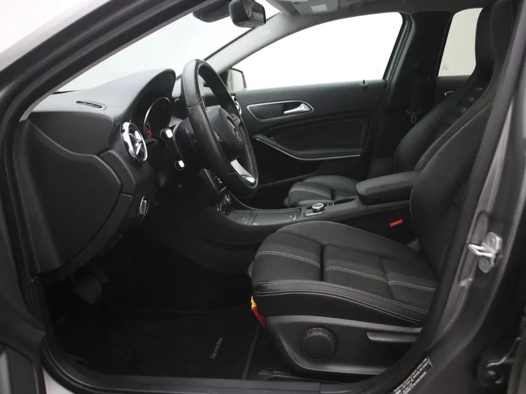 Mercedes-Benz GLA 220