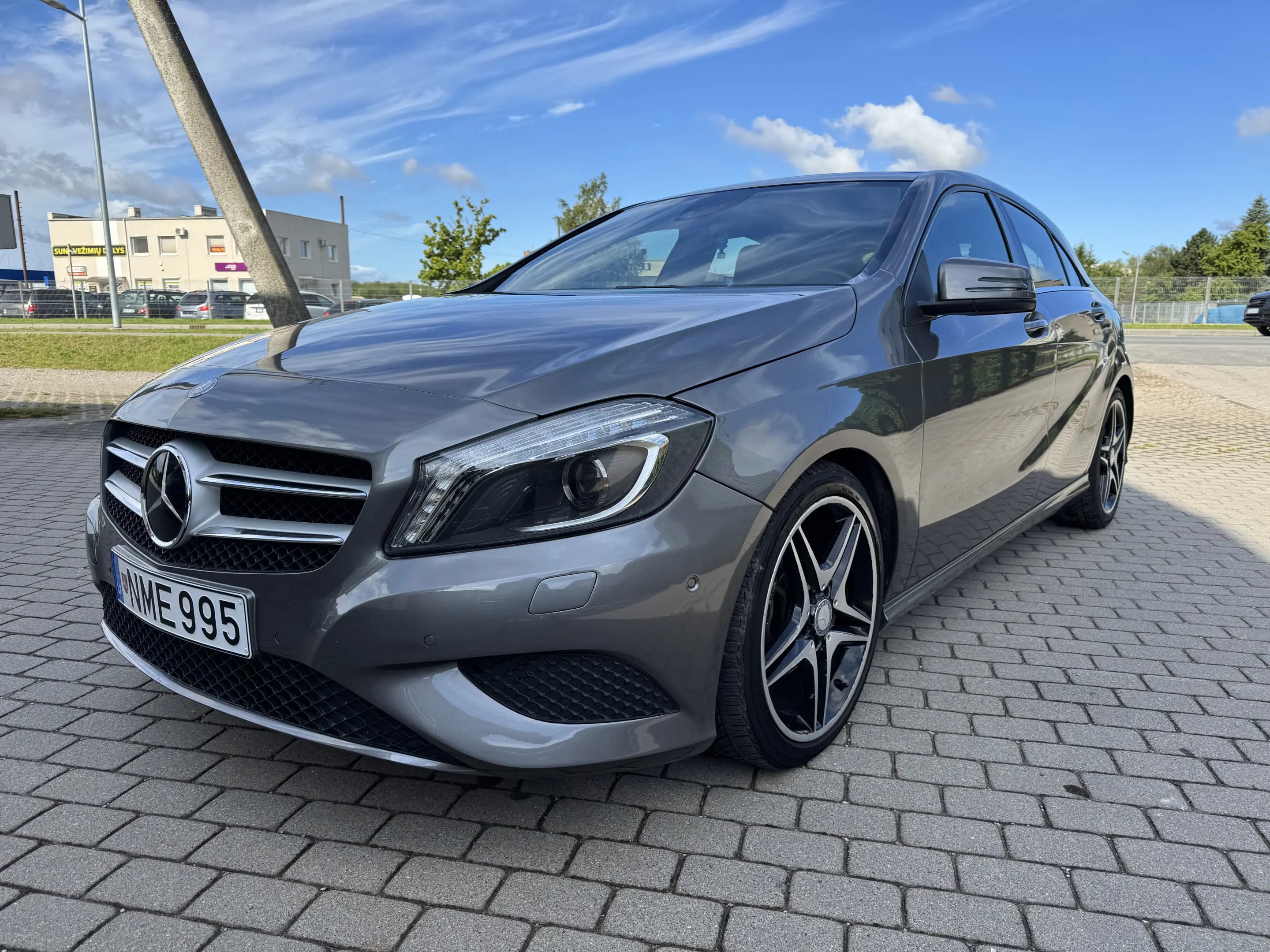Mercedes-Benz A 180