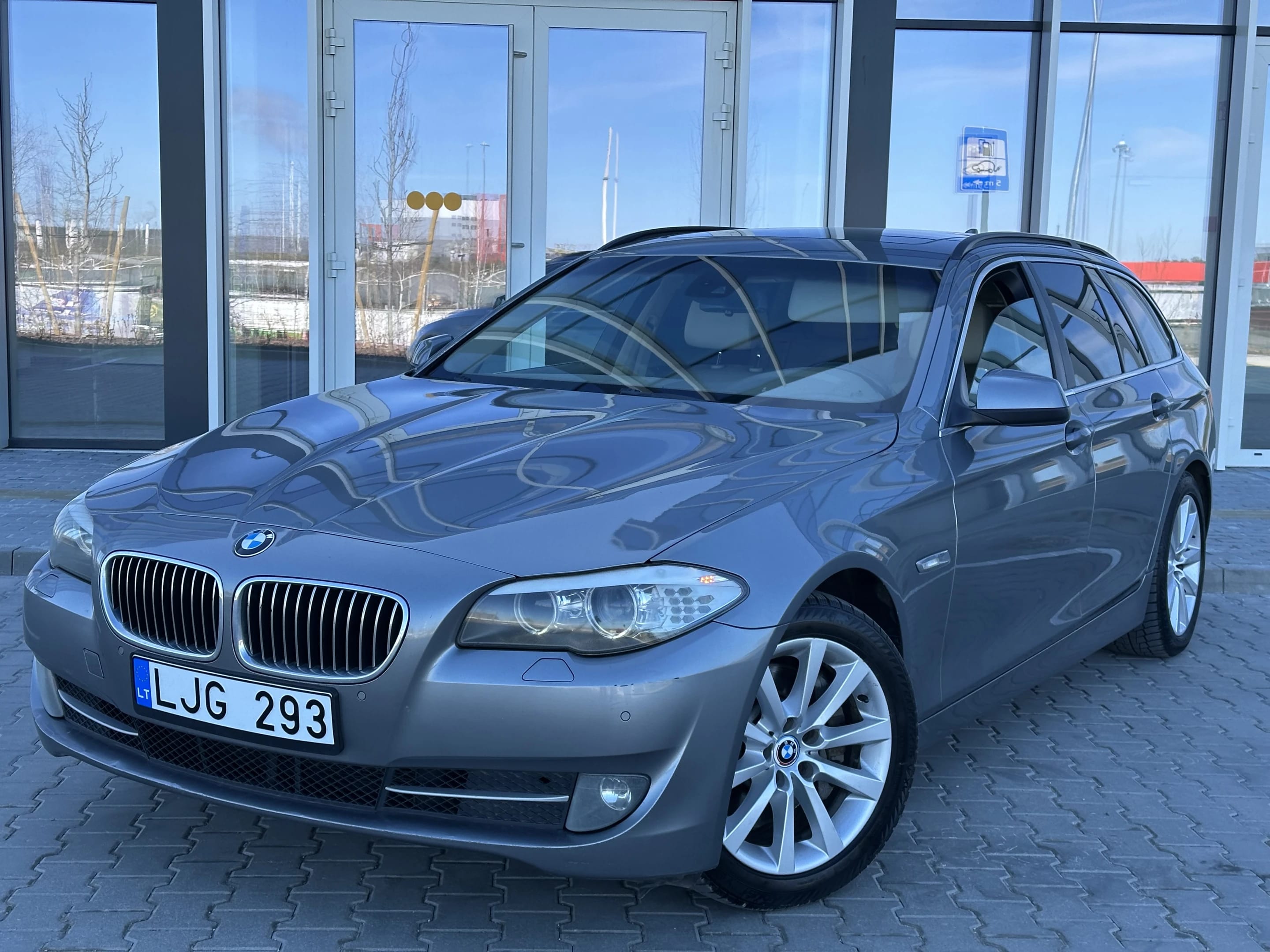 BMW 525
